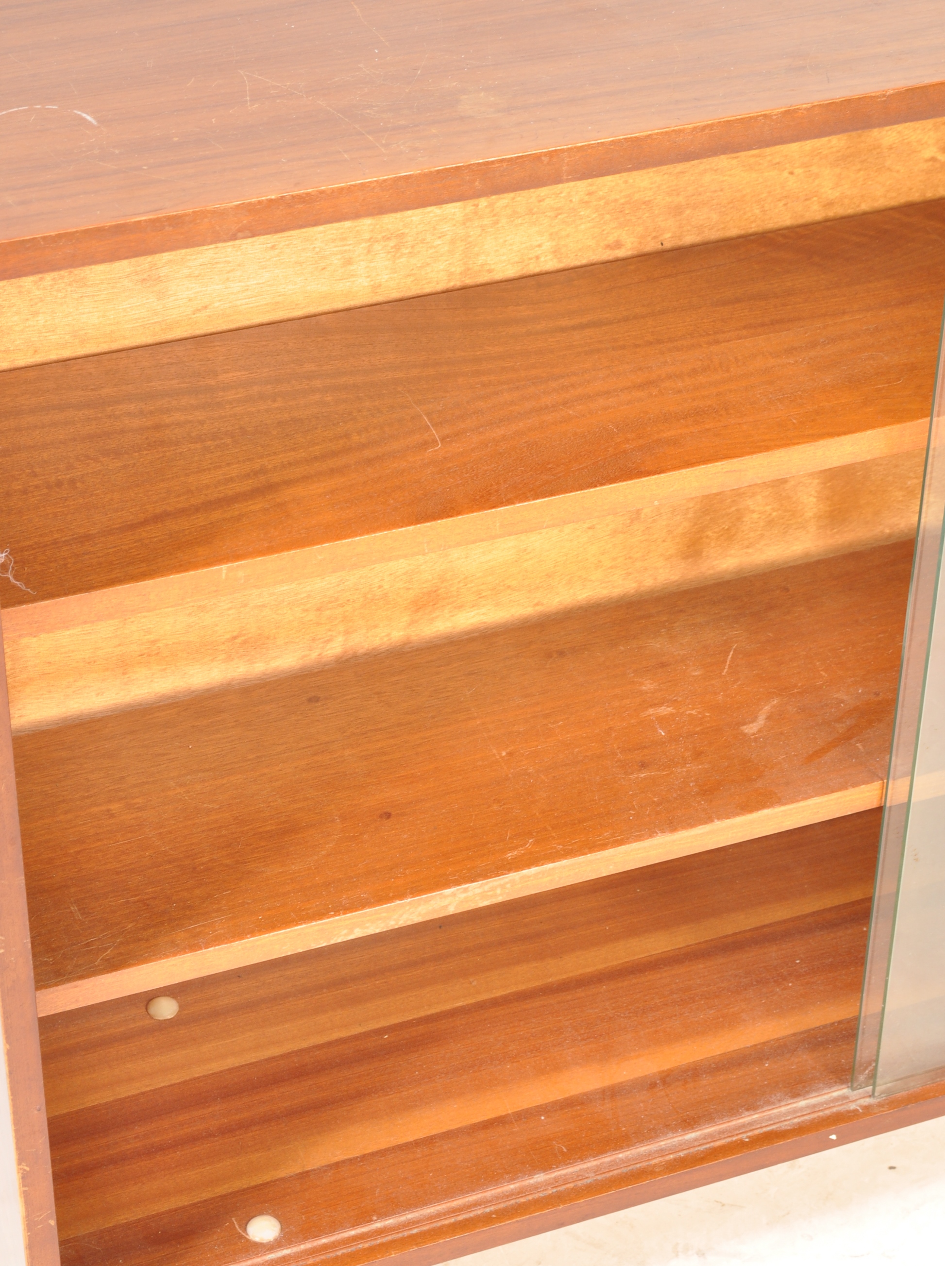 MID CENTURY TEAK WOOD BOOKCASE - Image 4 of 6