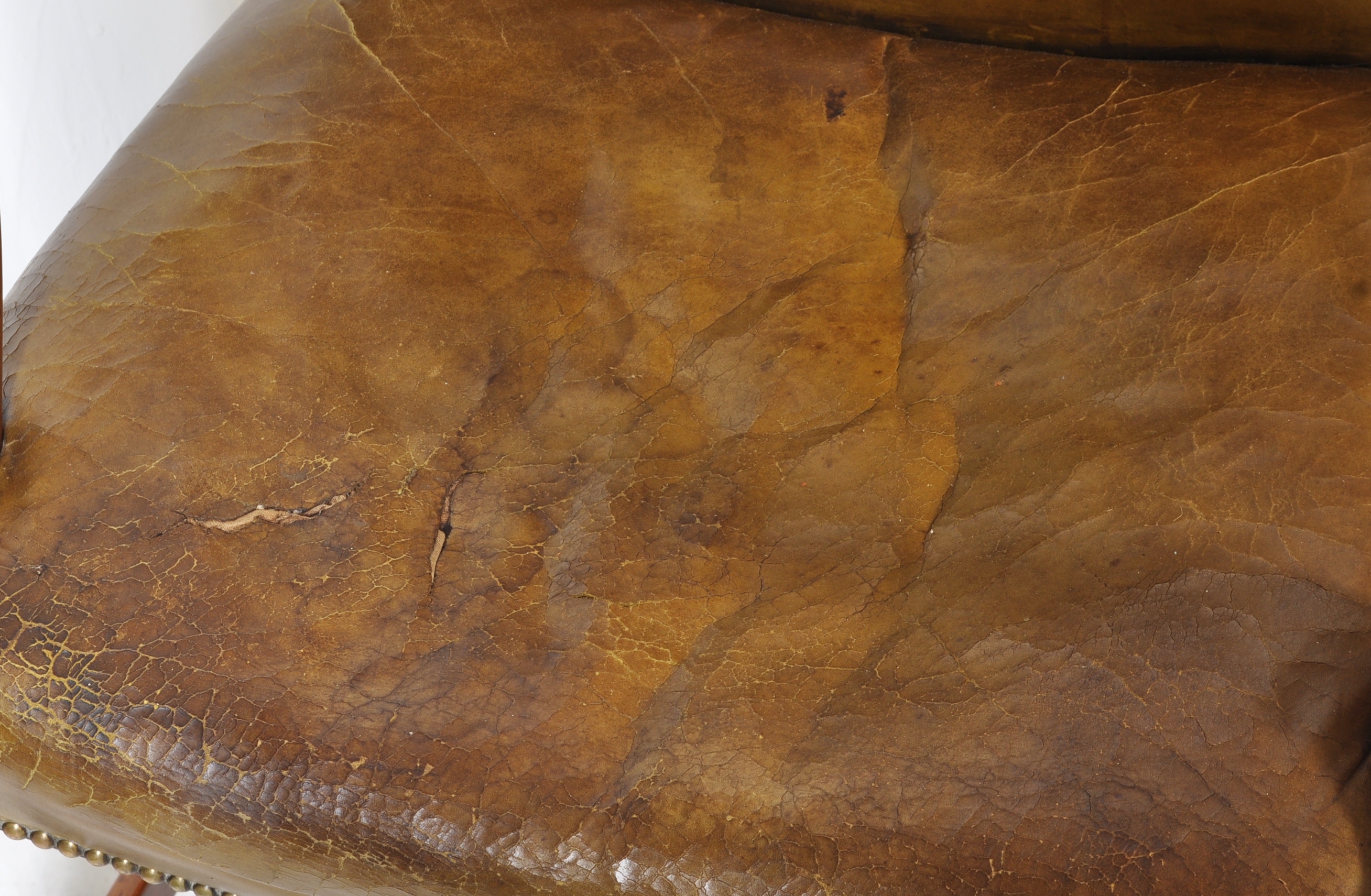 MAHOGANY AND LEATHER GAINSBOROUGH DESK ARMCHAIR - Image 3 of 5