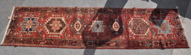 20TH CENTURY HAND WOVEN HERIZ RUNNER / CARPET RUG