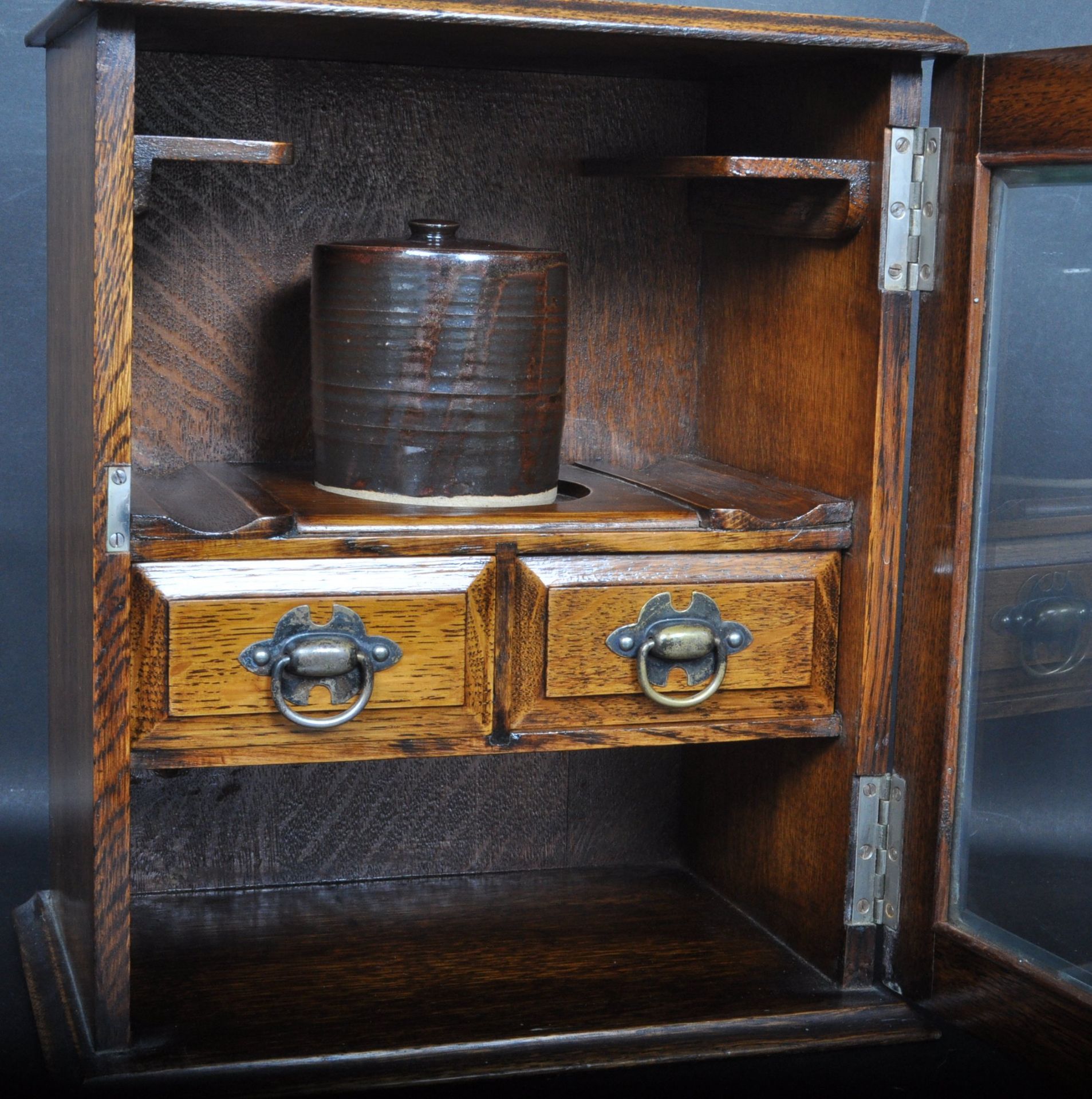 19TH CENTURY VICTORIAN OAK SMOKER'S CABINET - Bild 2 aus 6