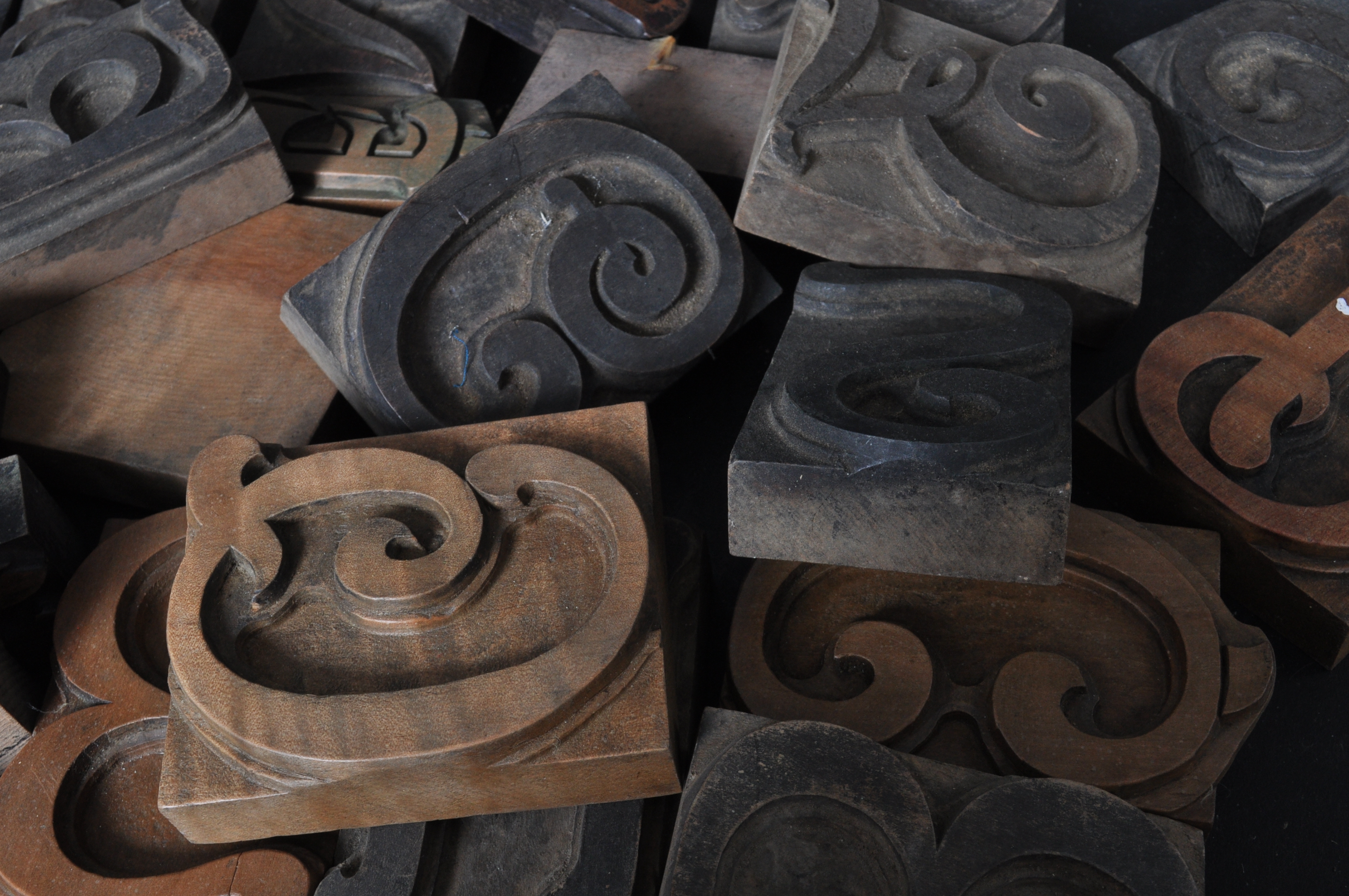 COLLECTION OF WOODEN INDUSTRIAL BLOCK LETTERS - Image 4 of 5