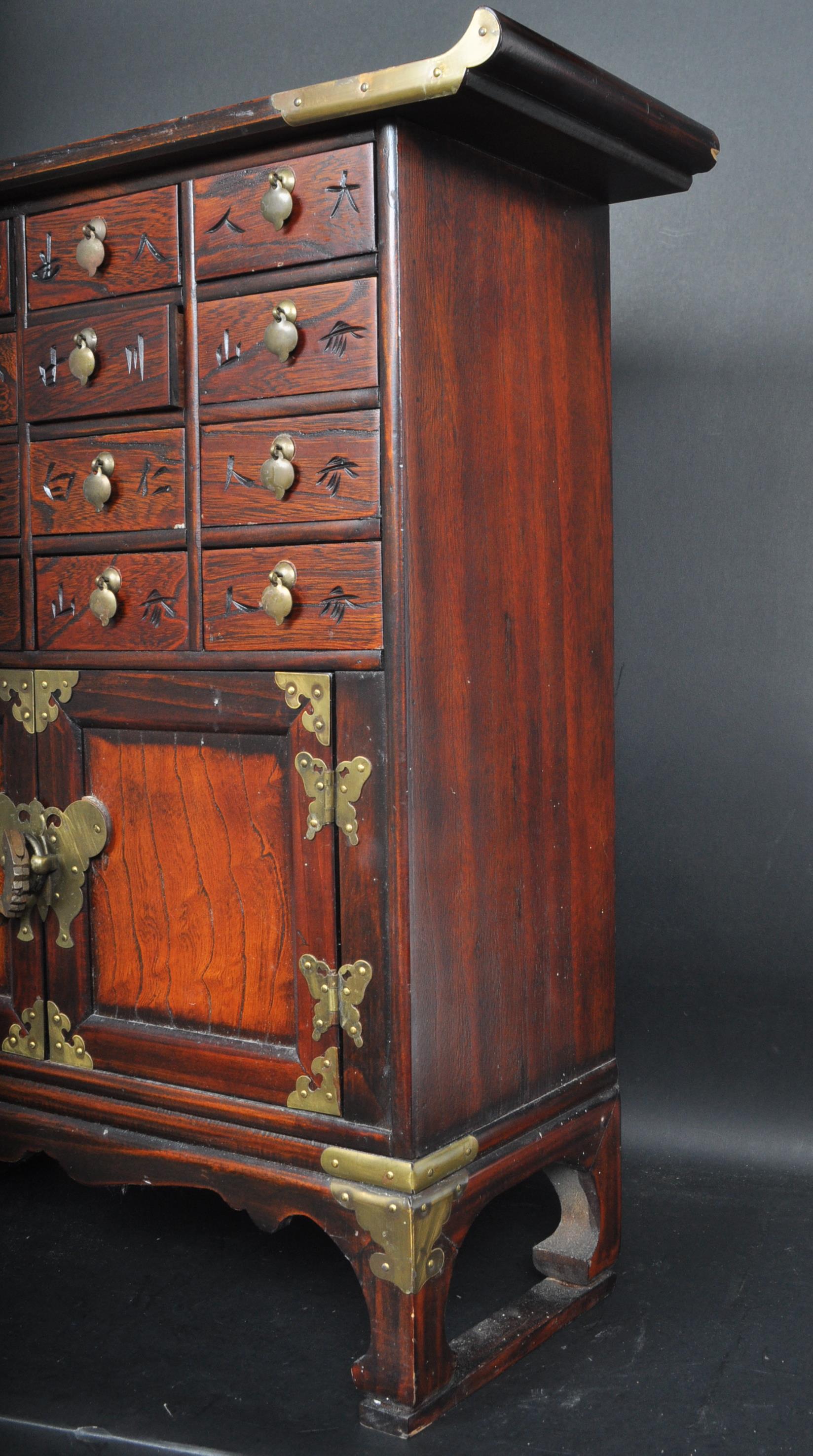 VINTAGE 20TH CENTURY CHINESE ORIENTAL CHEST OF DRAWERS - Image 5 of 6