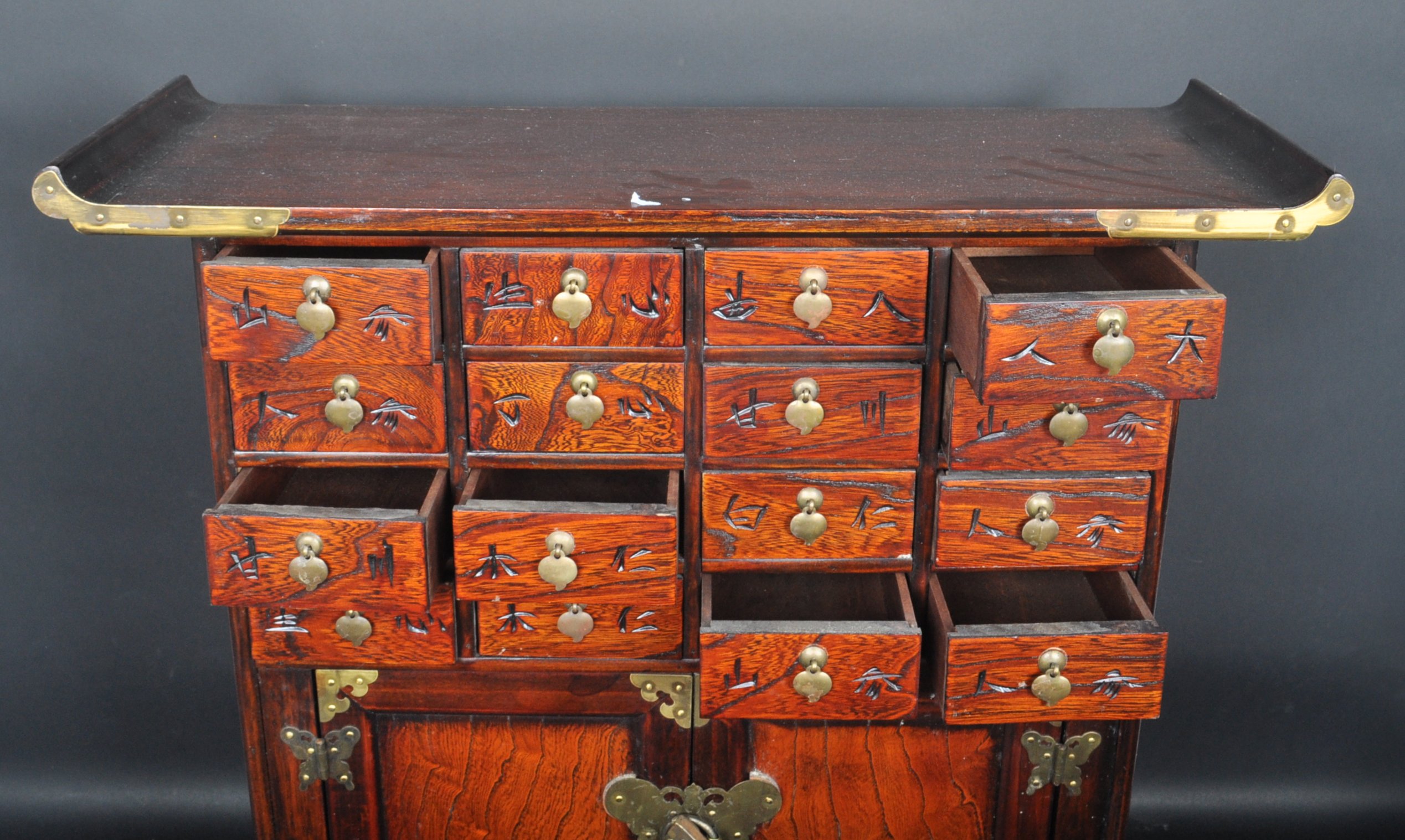 VINTAGE 20TH CENTURY CHINESE ORIENTAL CHEST OF DRAWERS - Image 3 of 6