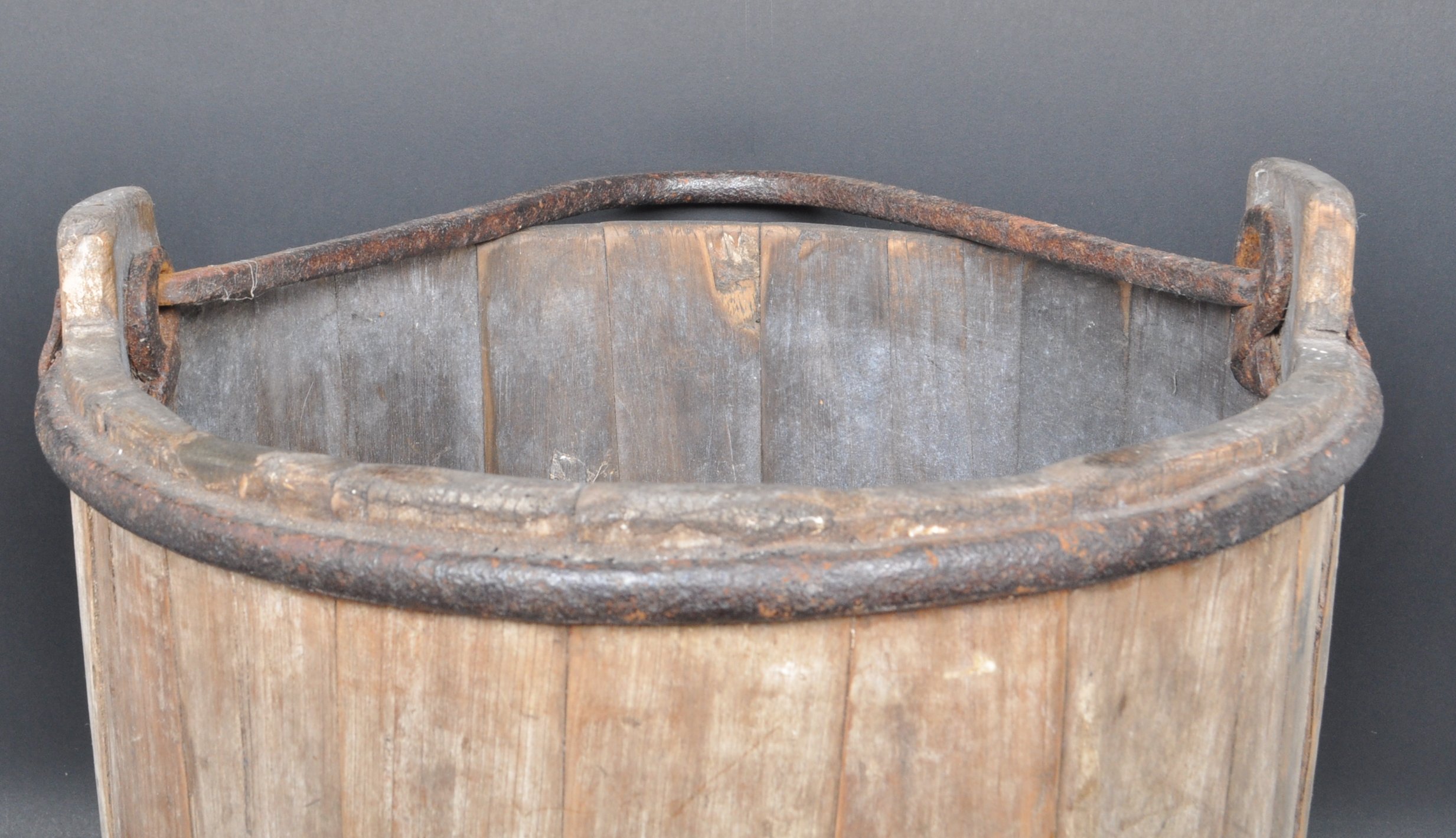 LARGE CONTINENTAL FARM HOUSE WOODEN BUCKET - Image 2 of 6