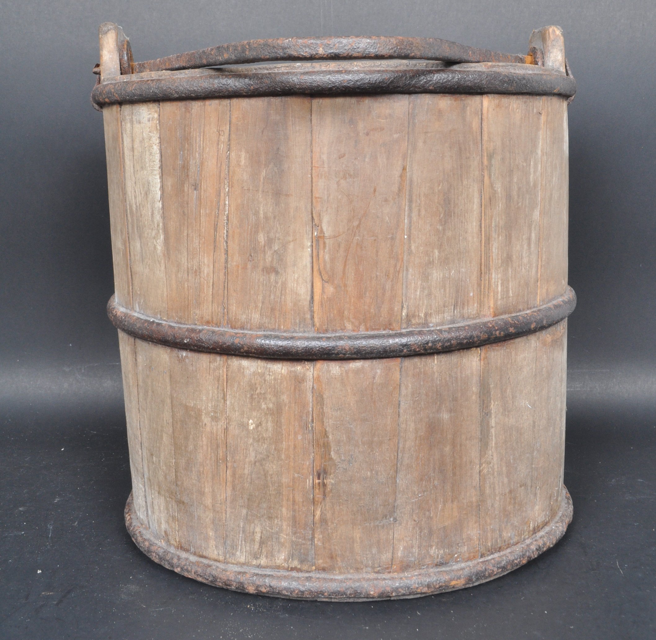 LARGE CONTINENTAL FARM HOUSE WOODEN BUCKET - Image 4 of 6