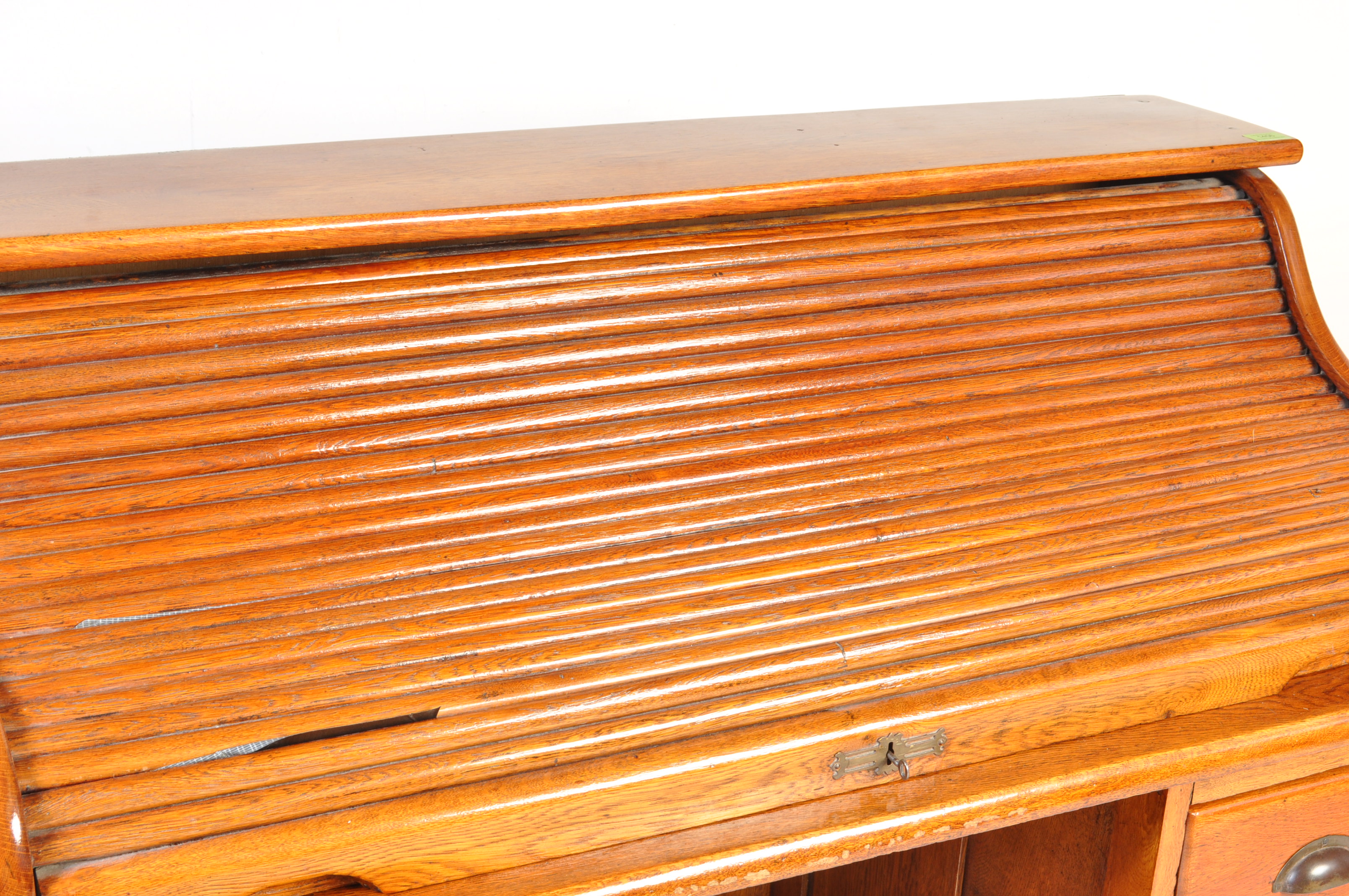 EARLY 20TH CENTURY 1920S OAK TAMBOUR ROLL DESK - Image 3 of 5