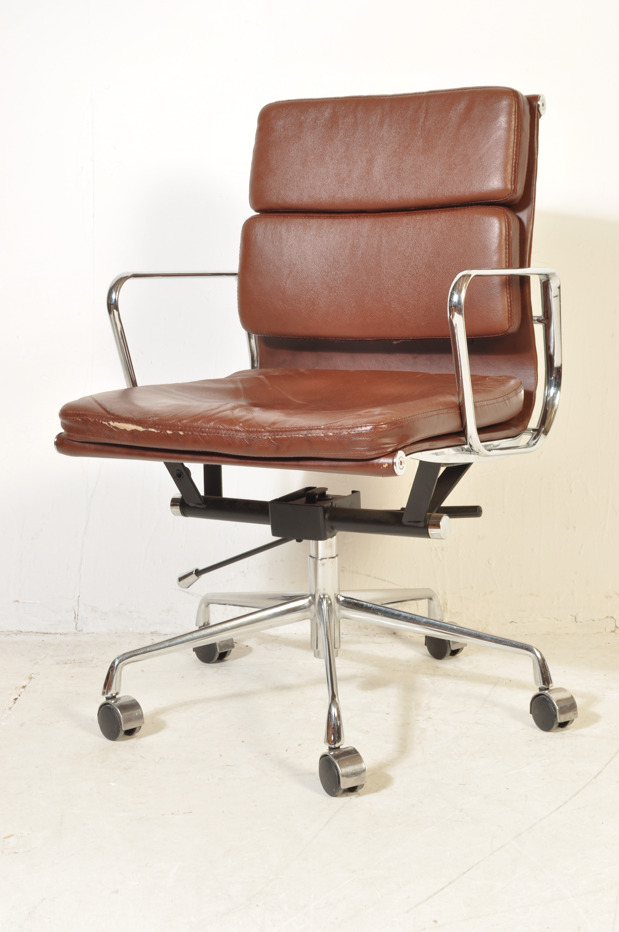 EAMES EA217 CHROME & LEATHER VITRA MANNER DESK CHAIRS - Image 6 of 6