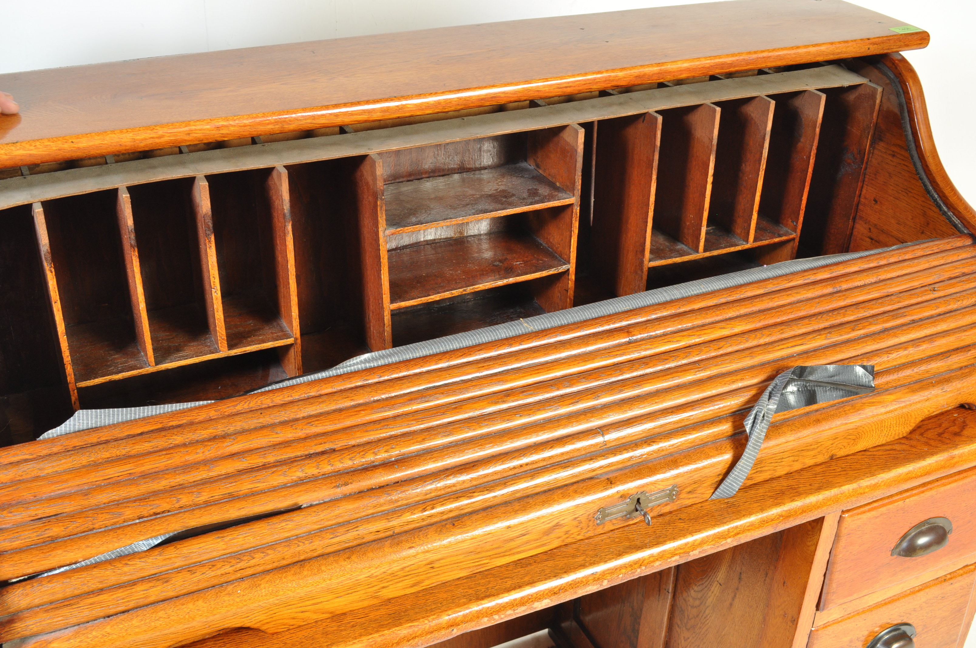 EARLY 20TH CENTURY 1920S OAK TAMBOUR ROLL DESK - Image 5 of 5