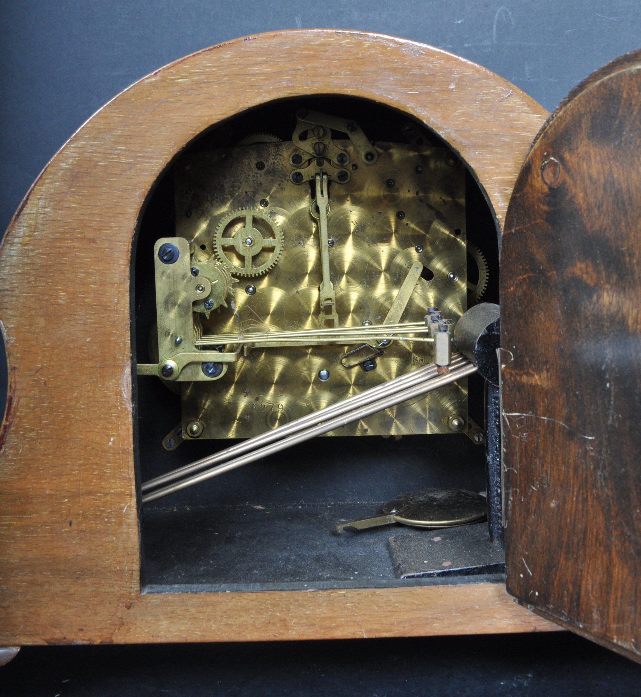 ART DECO 1930S WALNUT CASED MANTEL CLOCK - Image 6 of 6