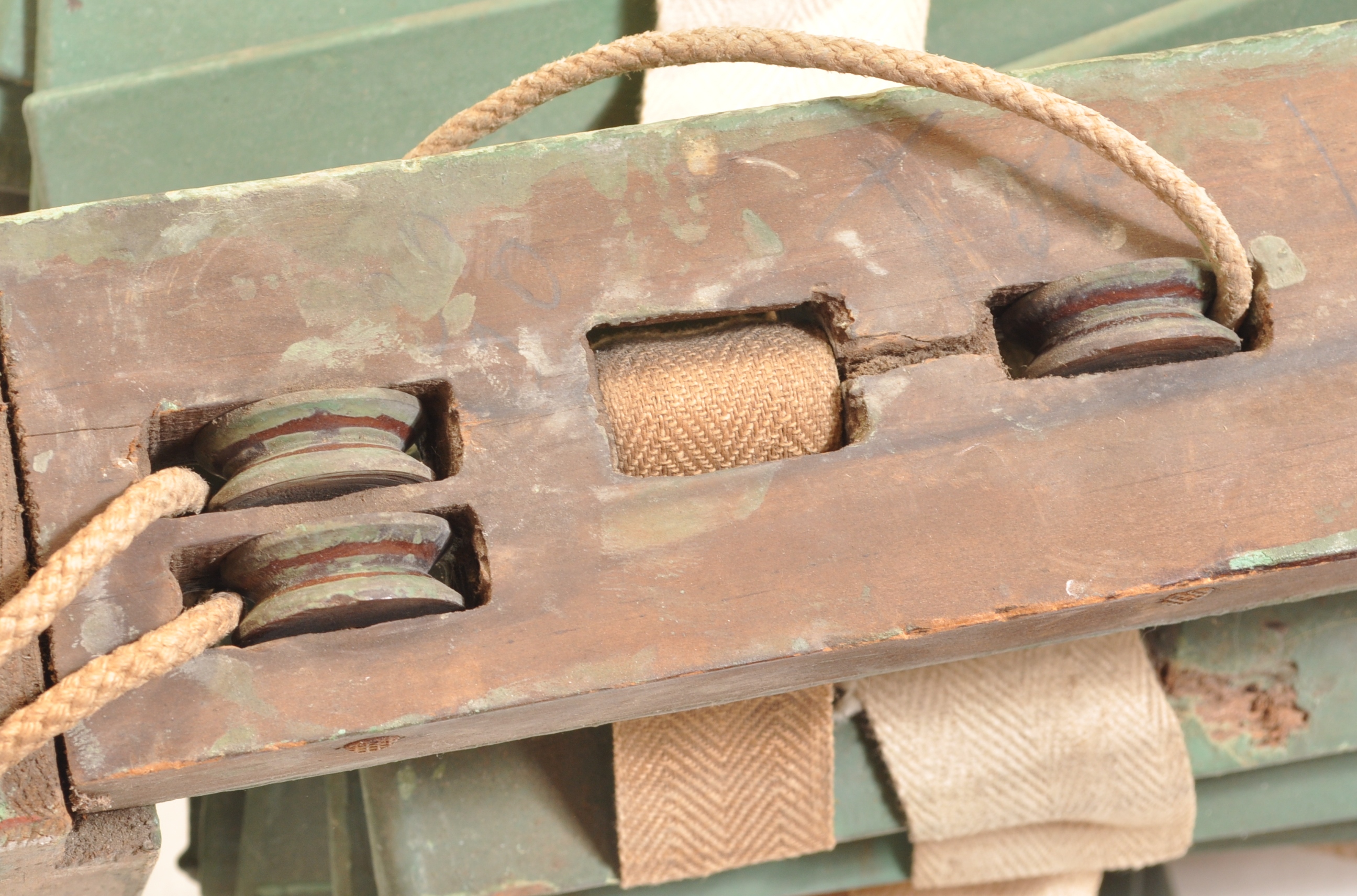 COLLECTION OF FOUR VINTAGE BLINDS - Image 6 of 6