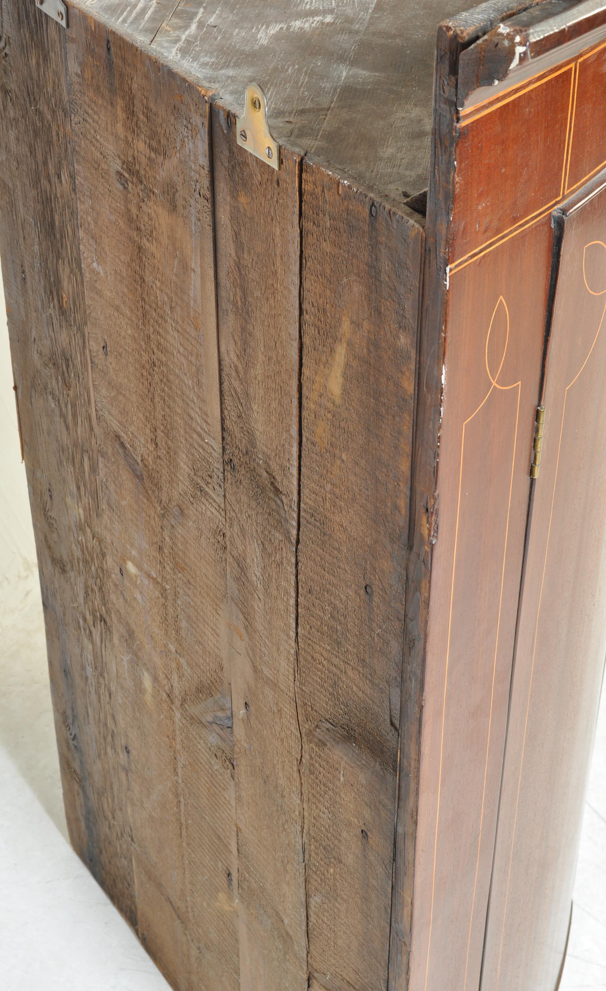 EARLY 19TH CENTURY GEORGE III MAHOGANY CORNER CUPBOARD - Image 6 of 8