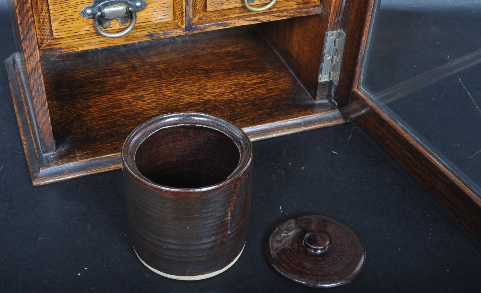 19TH CENTURY VICTORIAN OAK SMOKER'S CABINET - Bild 3 aus 6