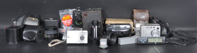 ASSOTMENT OF VINTAGE CAMERA EQUIPMENT