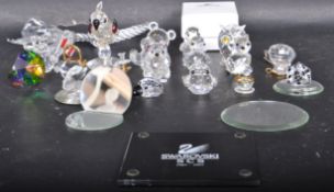 COLLECTION OF SWAROVSKI CRYSTAL GLASS CABINET WARE / ORNAMENTS