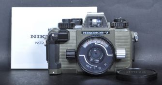 VINTAGE NIKON / NIKONOS-V 35MM UNDERWATER CAMERA / PHOTOGRAPHIC CAMERA