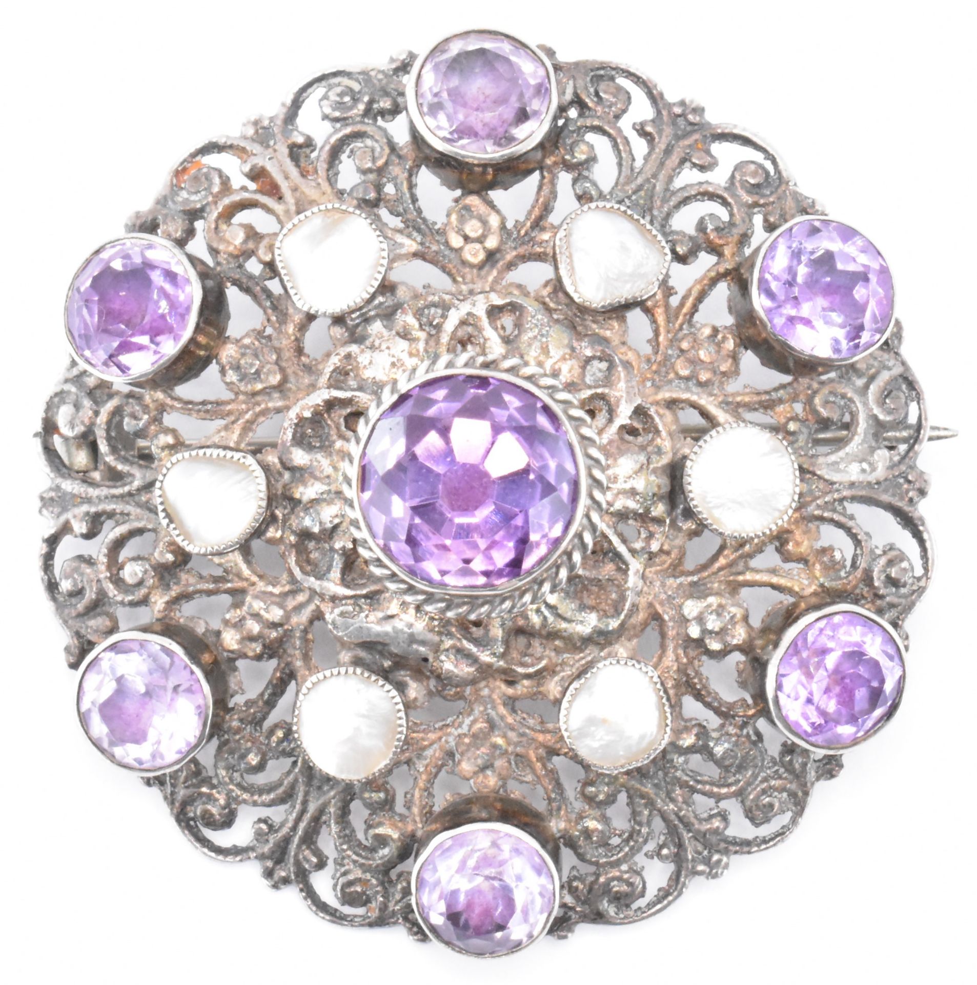 EARLY 20TH CENTURY SILVER AMETHYST & MOTHER OF PEARL BROOCH - Image 2 of 6