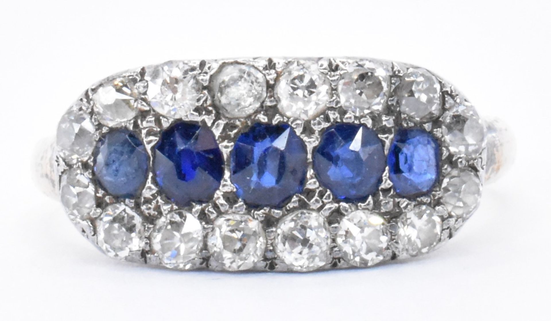 1920S 18CT GOLD SAPPHIRE & DIAMOND CLUSTER RING