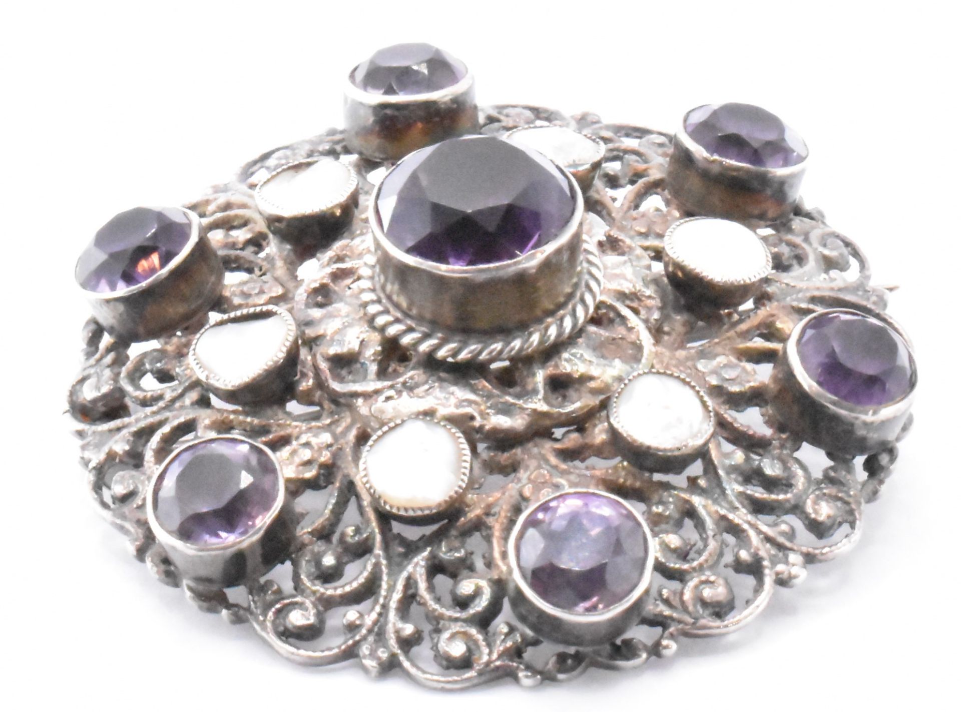 EARLY 20TH CENTURY SILVER AMETHYST & MOTHER OF PEARL BROOCH - Image 6 of 6