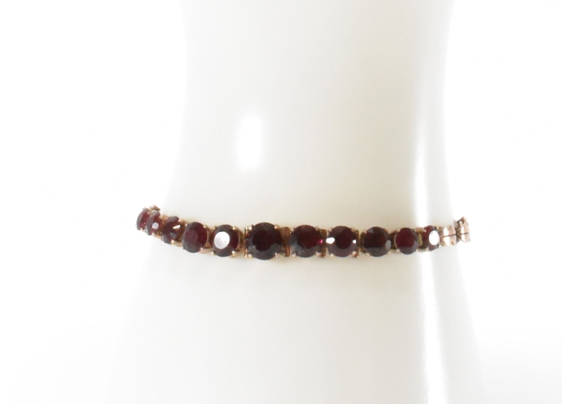 VICTORIAN 9CT GOLD & GARNET BRACELET - Image 10 of 11