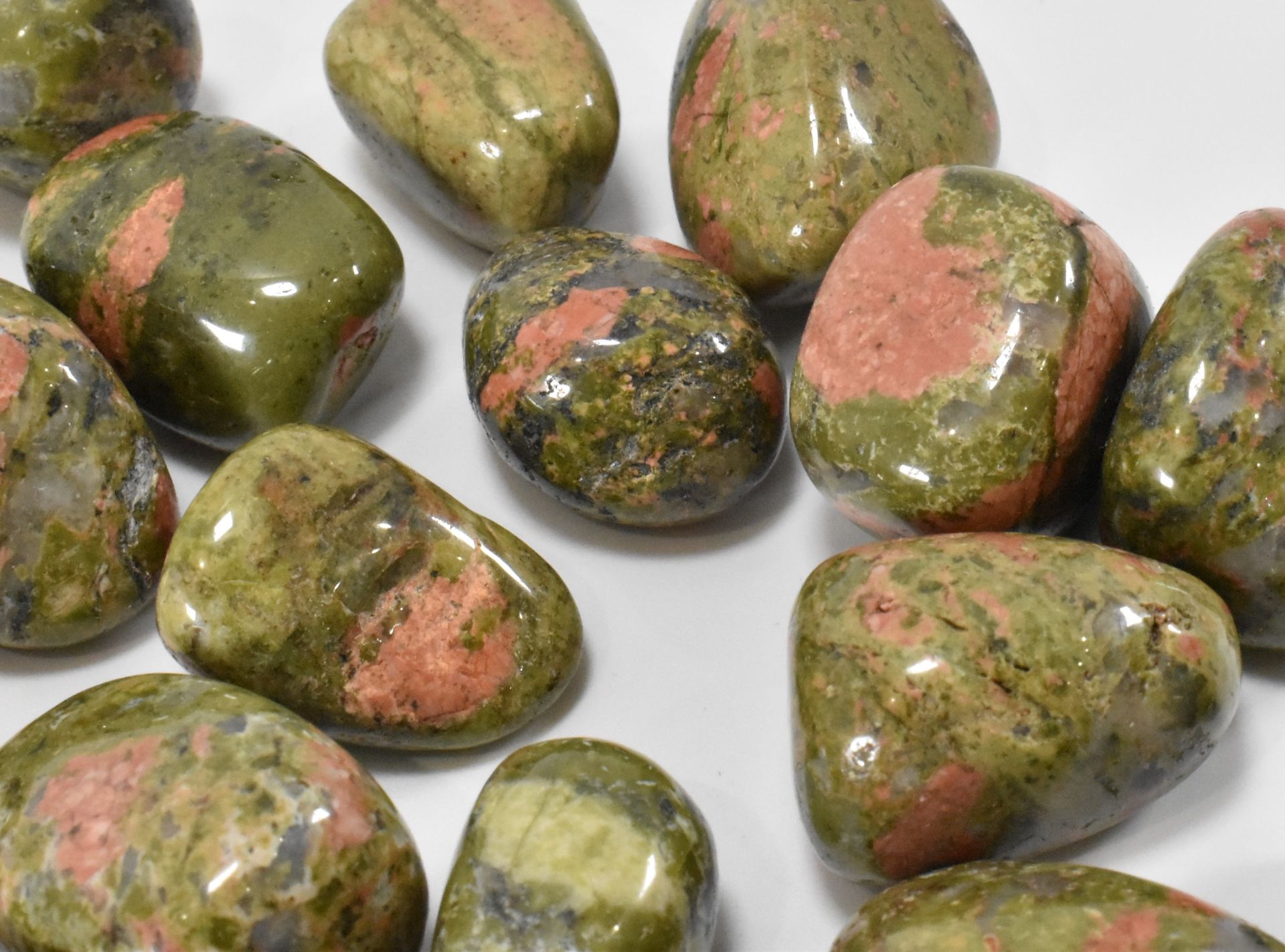 MINERAL SPECIMENS - COLLECTION OF UNAKITE TUMBLESTONES - Image 4 of 4