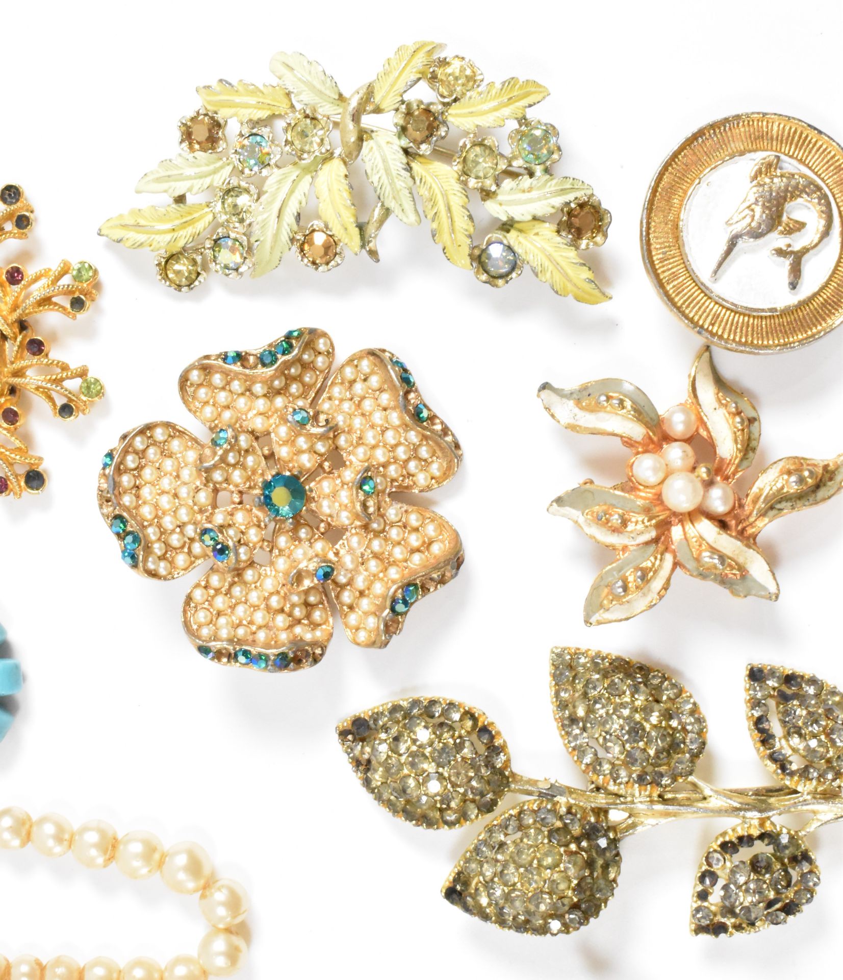 COLLECTION OF VINTAGE COSTUME JEWELLERY - Image 11 of 12