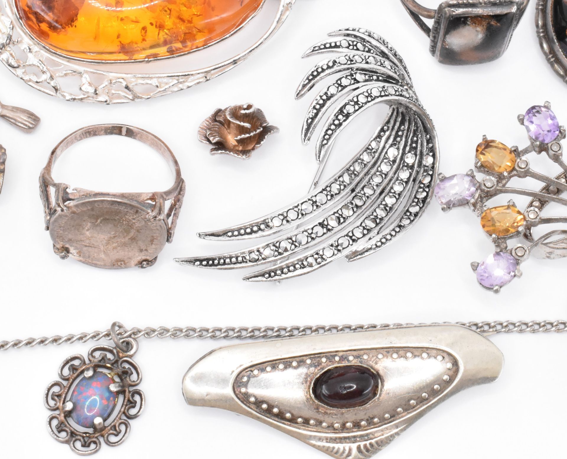 ASSORTMENT OF SILVER JEWELLERY - Image 4 of 8