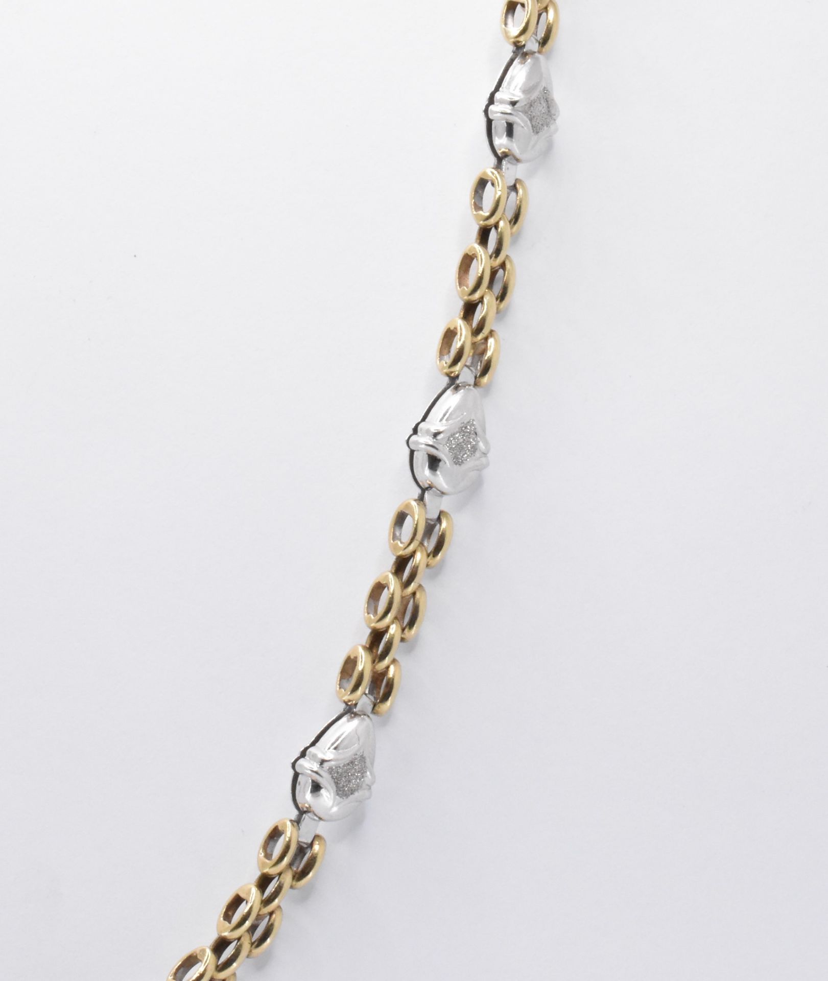 HALLMARKED 9CT GOLD TWO TONE FANCY LINK CHAIN NECKLACE - Image 3 of 5