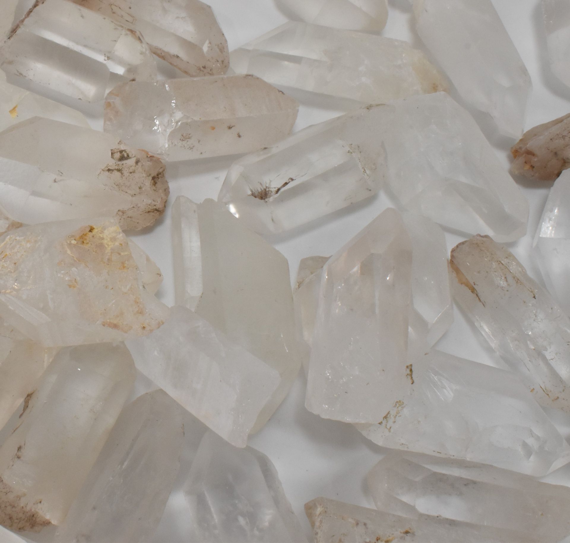 MINERAL SPECIMENS - COLLECTION OF QUARTZ POINTS - Image 3 of 4