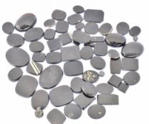 QUANTITY OF BLACK GEMSTONE PLAQUES & CABOCHONS