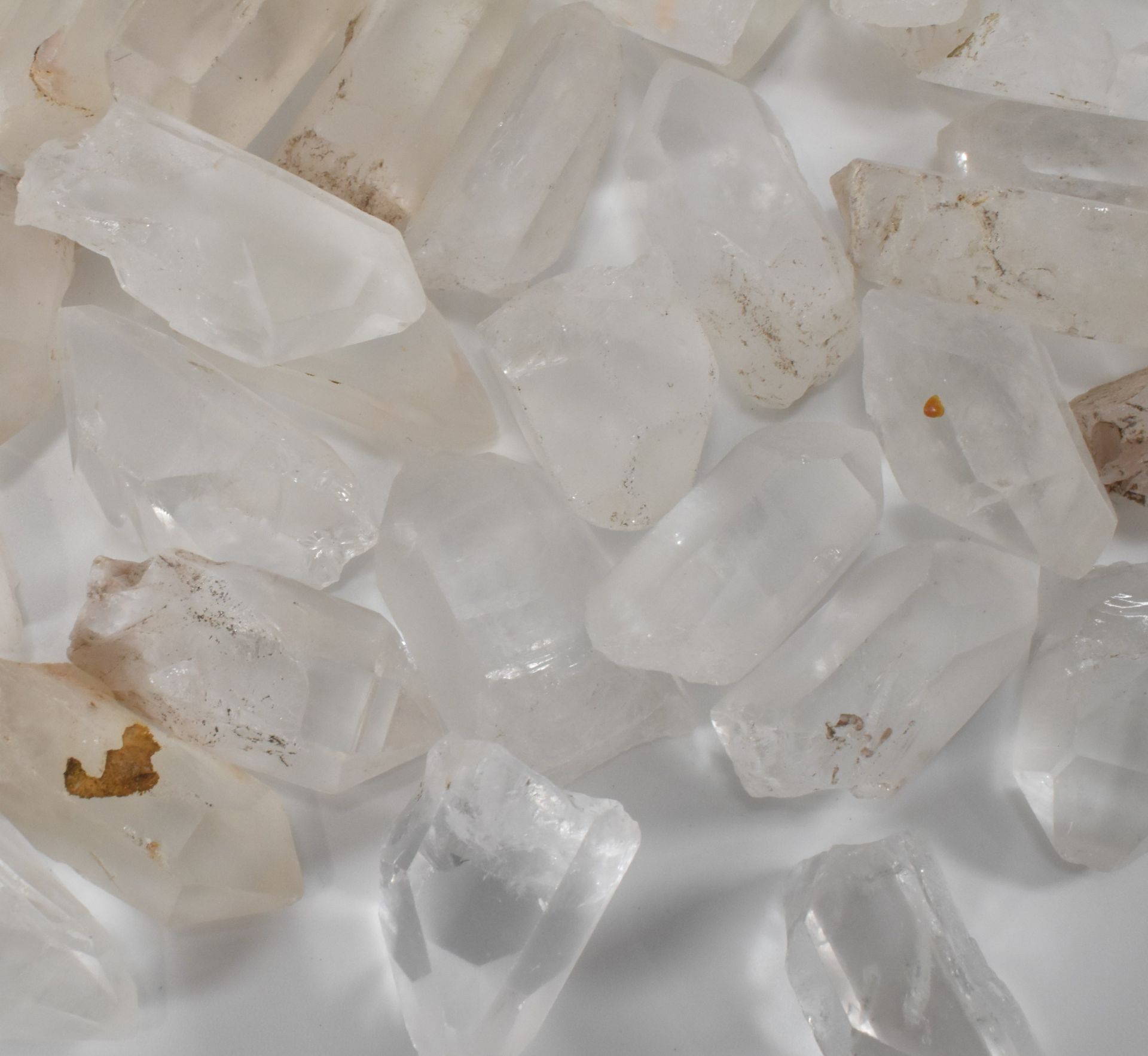 MINERAL SPECIMENS - COLLECTION OF QUARTZ POINTS - Image 2 of 4