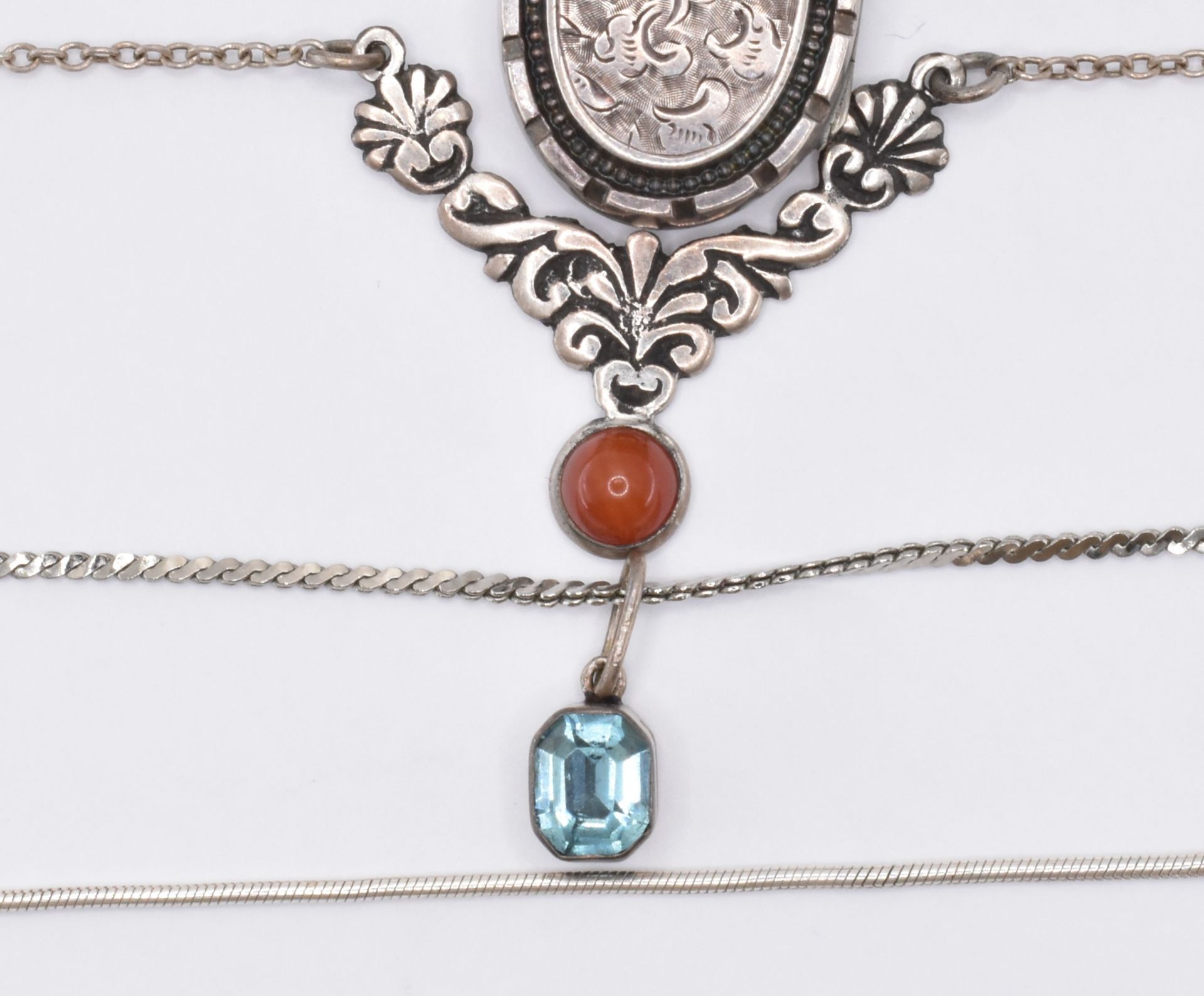 ASSORTMENT OF SILVER JEWELLERY - Image 6 of 8