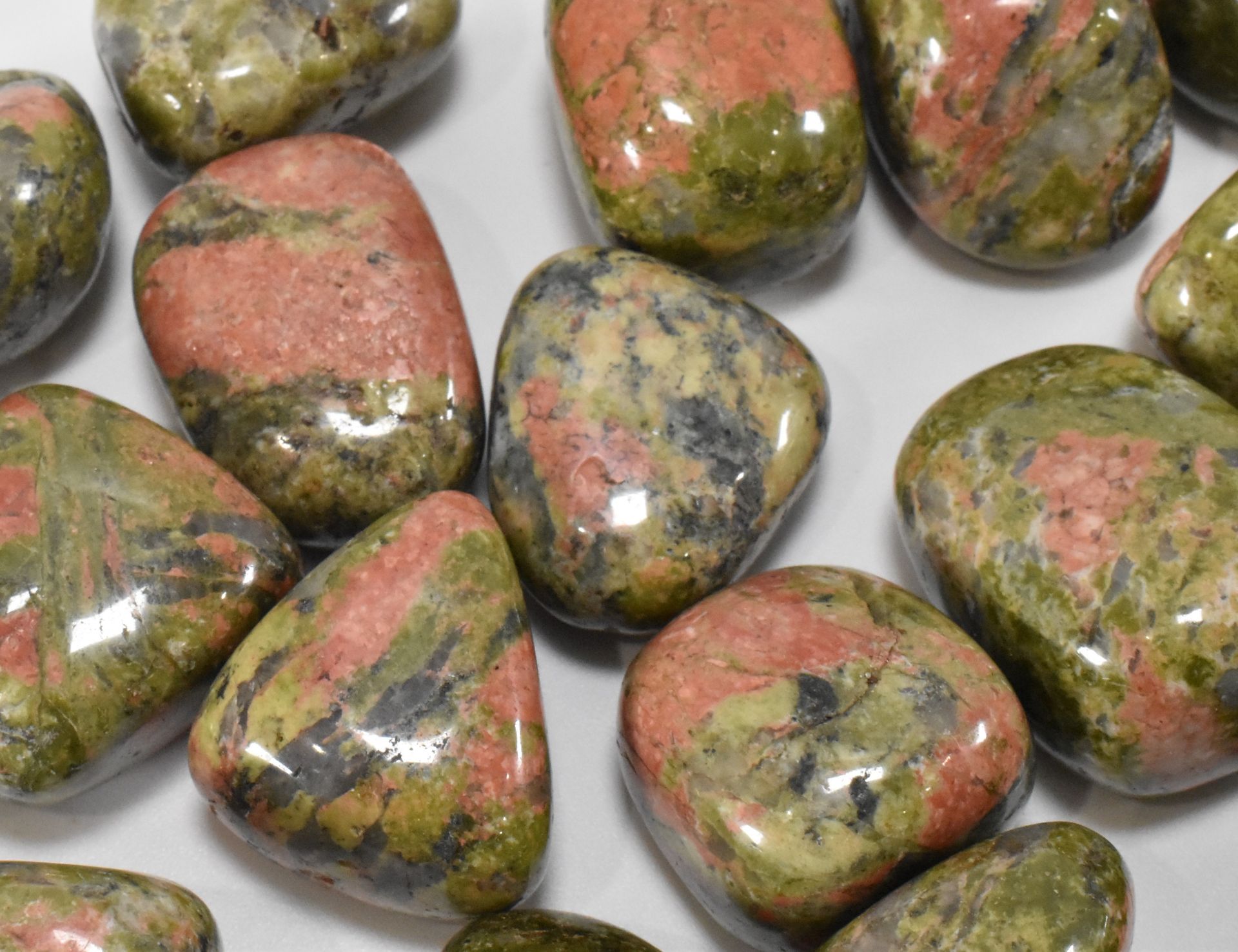 MINERAL SPECIMENS - COLLECTION OF UNAKITE TUMBLESTONES - Image 2 of 4