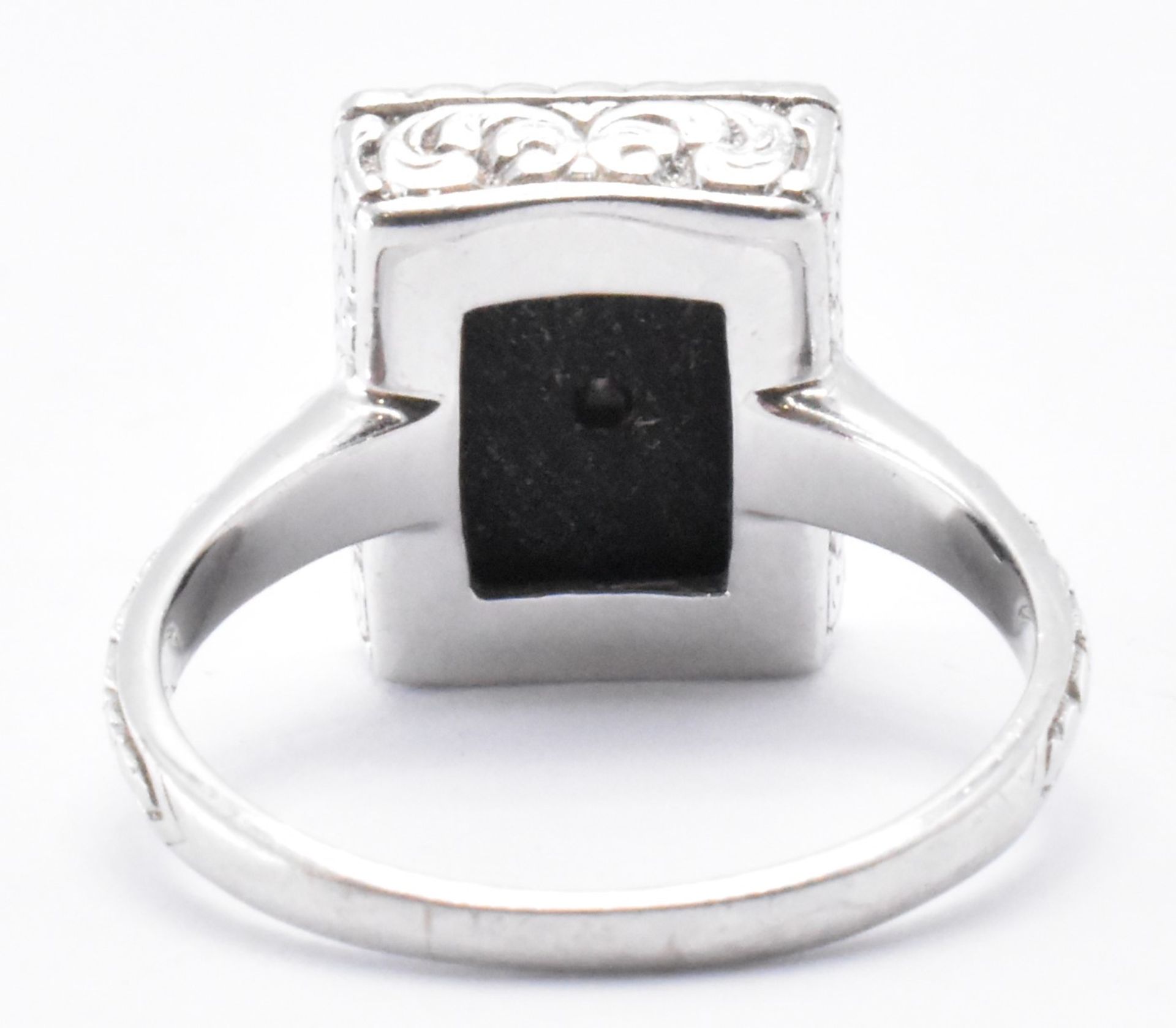 HALLMARKED 9CT GOLD ONYX PEARL & DIAMOND RING - Image 3 of 6