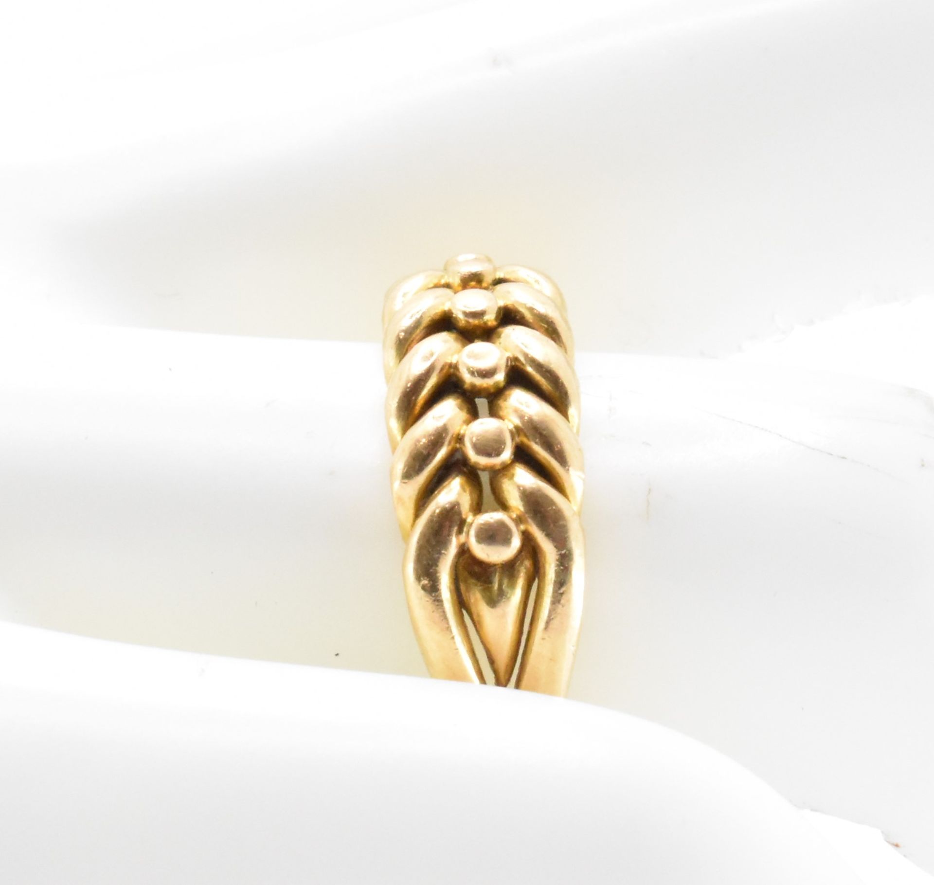 EDWARDIAN HALLMARKED 18CT GOLD KEEPERS RING - Image 6 of 8