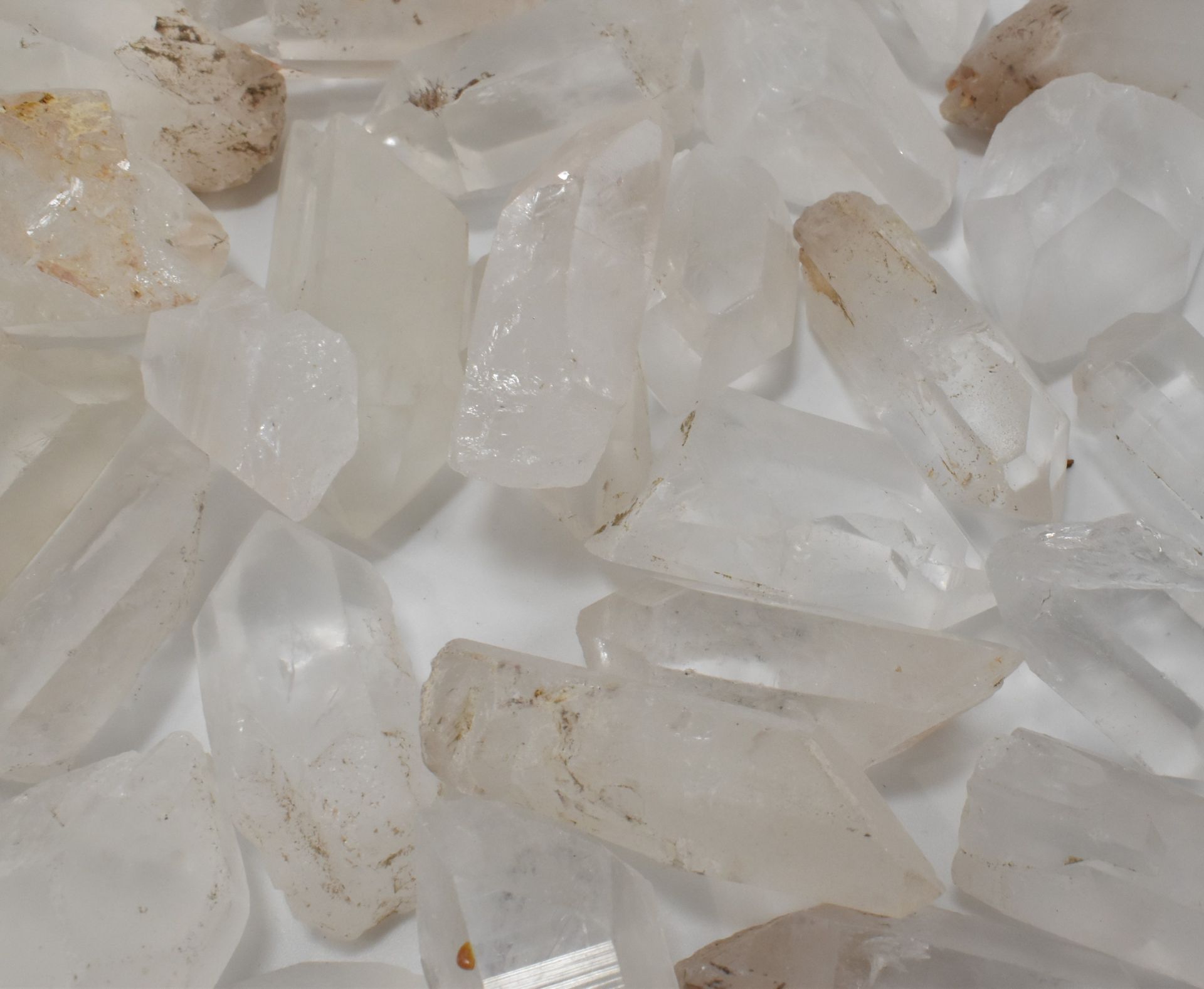 MINERAL SPECIMENS - COLLECTION OF QUARTZ POINTS - Image 4 of 4