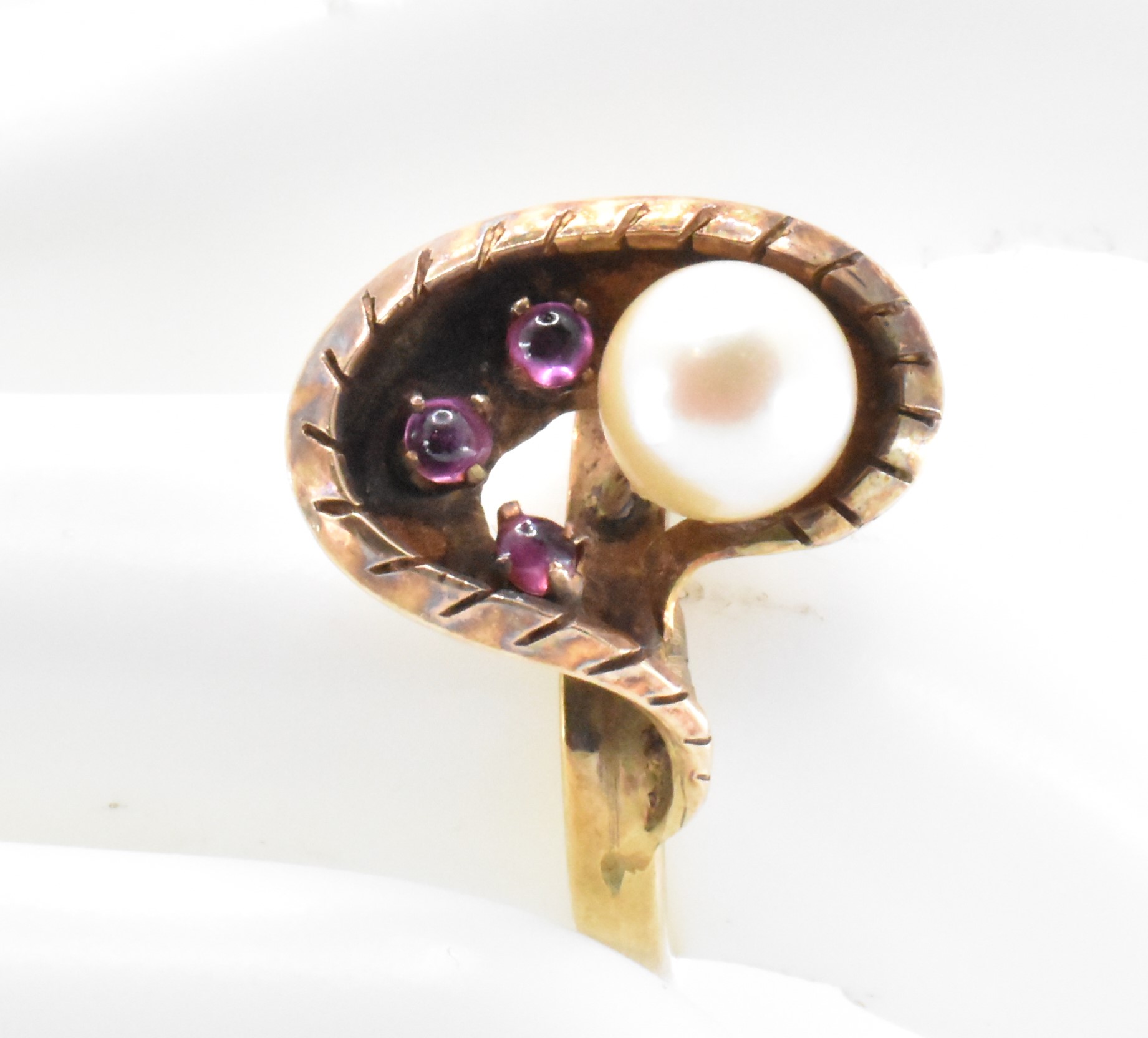 14CT GOLD RUBY & PEARL COCKTAIL RING - Image 5 of 5