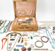 COLLECTION OF VINTAGE COSTUME JEWELLERY