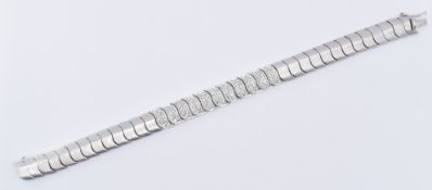 18CT WHITE GOLD & DIAMOND BRACELET