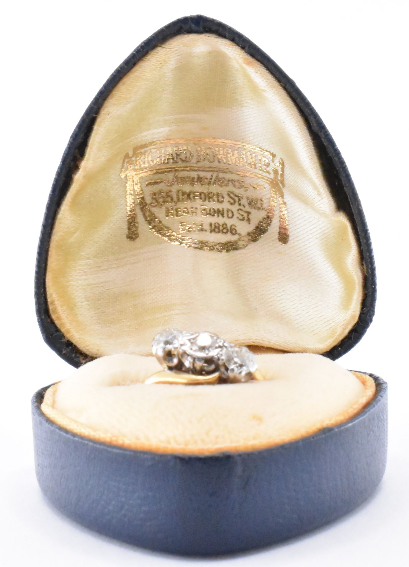 1920S 18CT GOLD & DIAMOND THREE STONE RING - Image 5 of 5