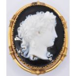 VICTORIAN GOLD & CARVED AGATE CAMEO BROOCH