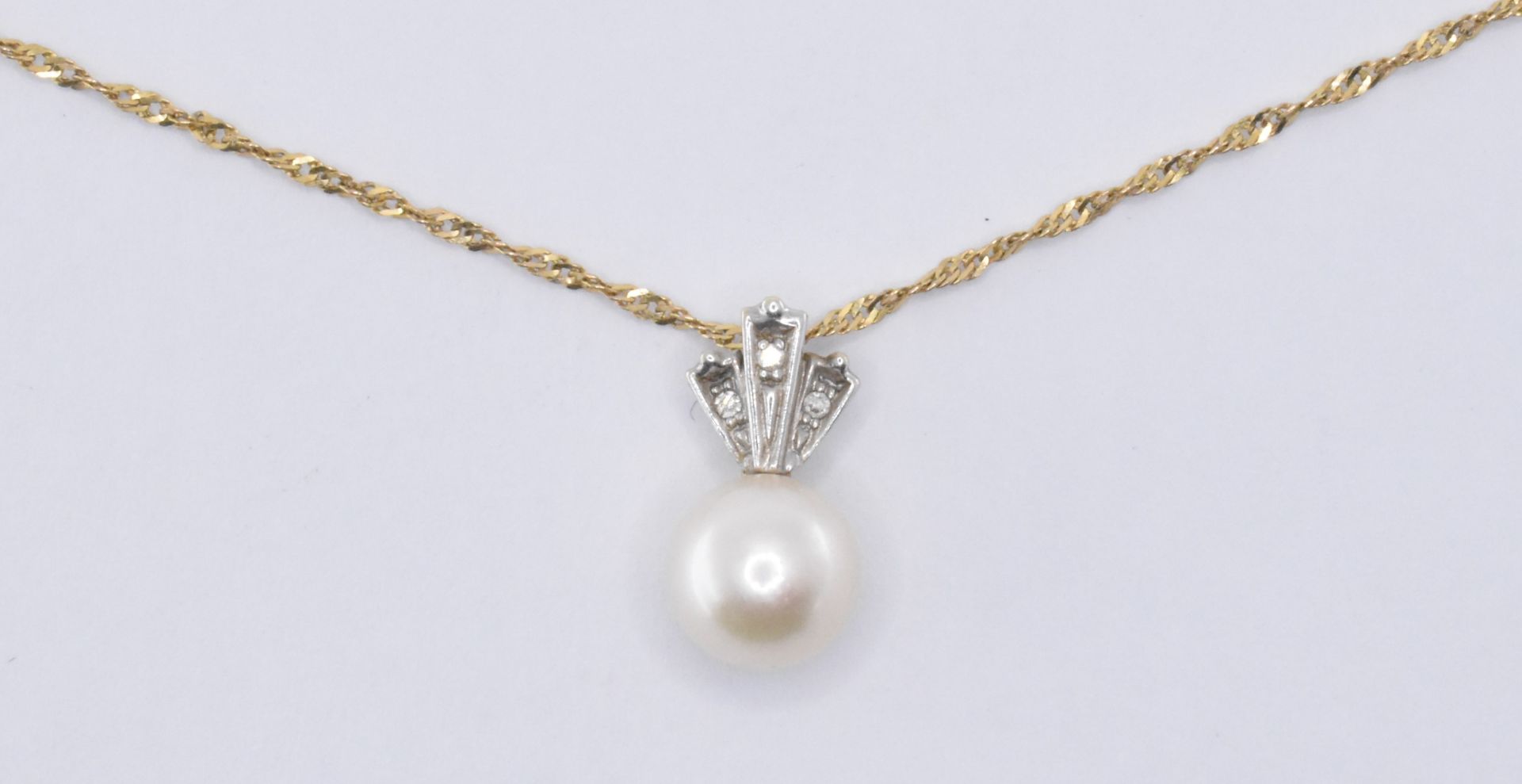 9CT GOLD PEARL AND DIAMOND PENDANT NECKLACE