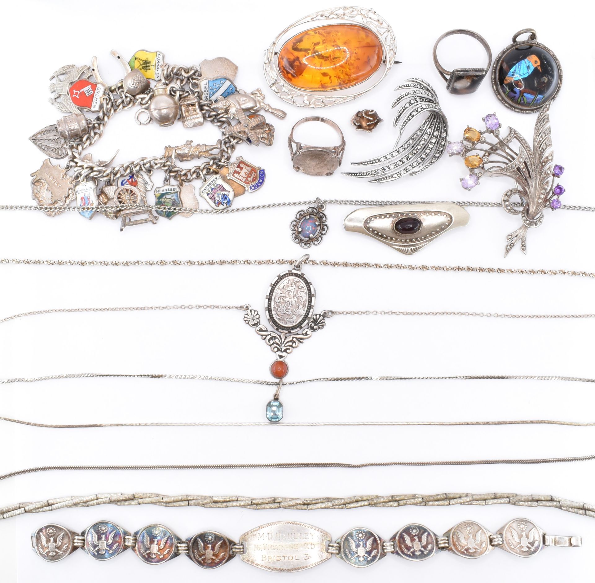 ASSORTMENT OF SILVER JEWELLERY