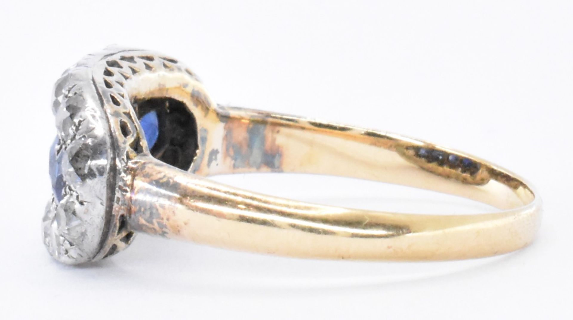 1920S 18CT GOLD SAPPHIRE & DIAMOND CLUSTER RING - Image 2 of 6