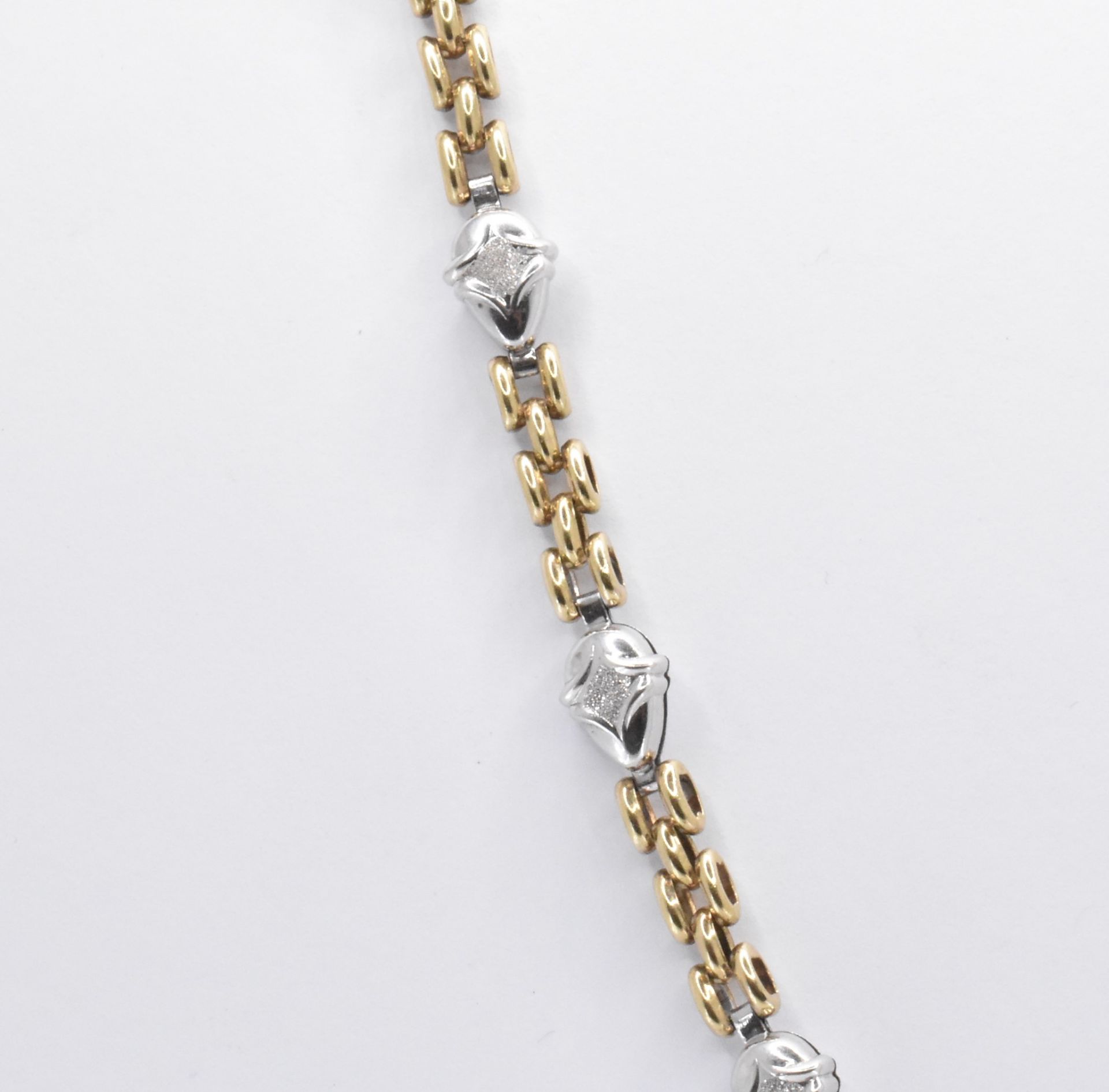 HALLMARKED 9CT GOLD TWO TONE FANCY LINK CHAIN NECKLACE - Image 4 of 5