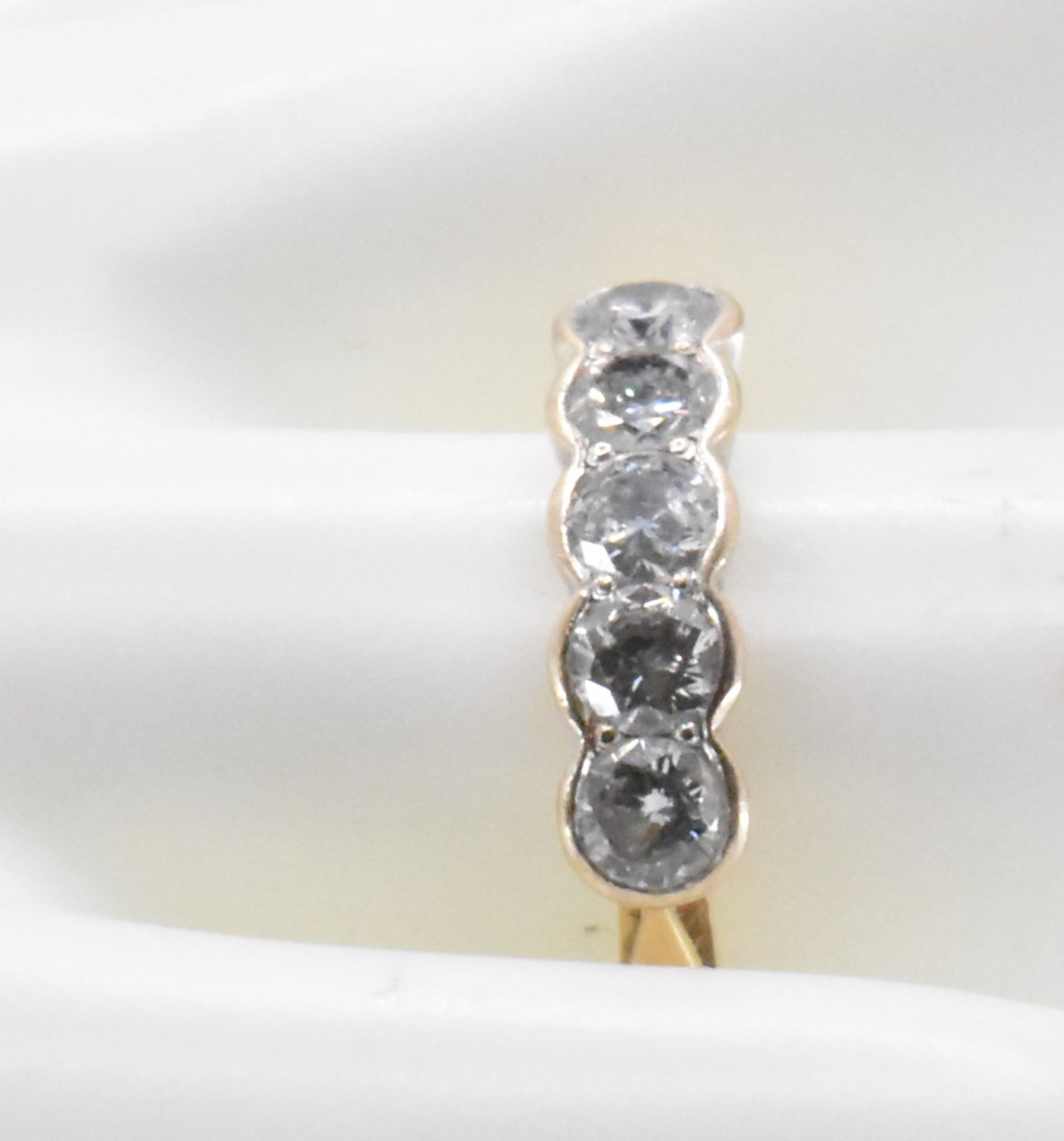 HALLMARKED 18CT GOLD & DIAMOND FIVE STONE RING - Image 7 of 8