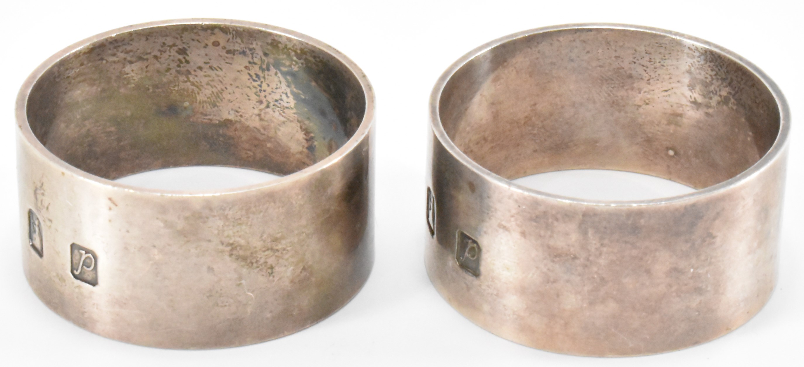 PAIR OF HALLMARKED BRITANNIA SILVER NAPKIN RINGS - Image 2 of 4