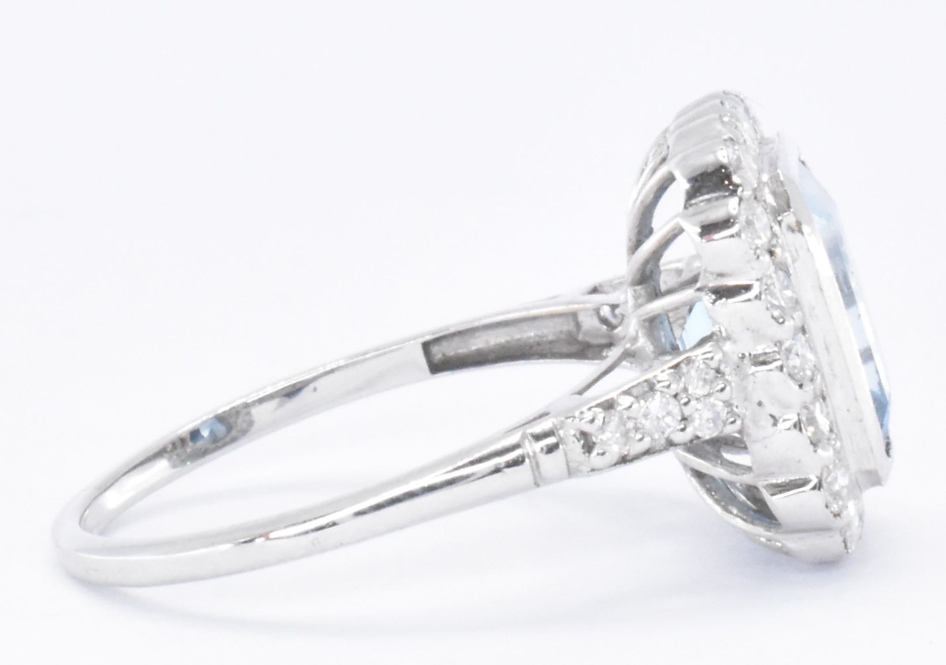 WHITE GOLD AQUAMARINE & DIAMOND DRESS RING - Image 4 of 5