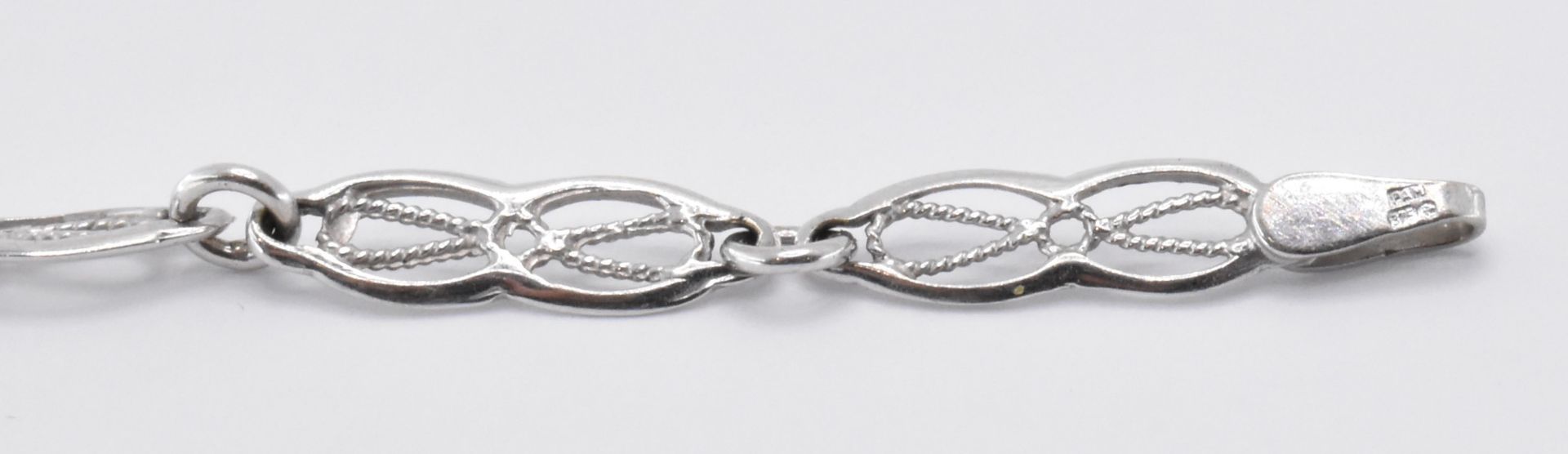 HALLMARKED 9CT WHITE GOLD FANCY LINK BRACELET CHAIN - Image 4 of 4