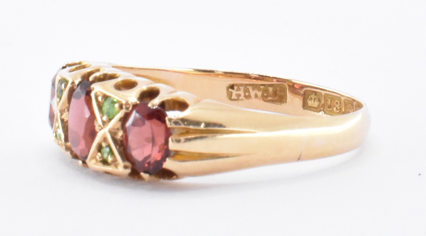 18CT GOLD GARNET & PERIDOT RING - Image 3 of 8