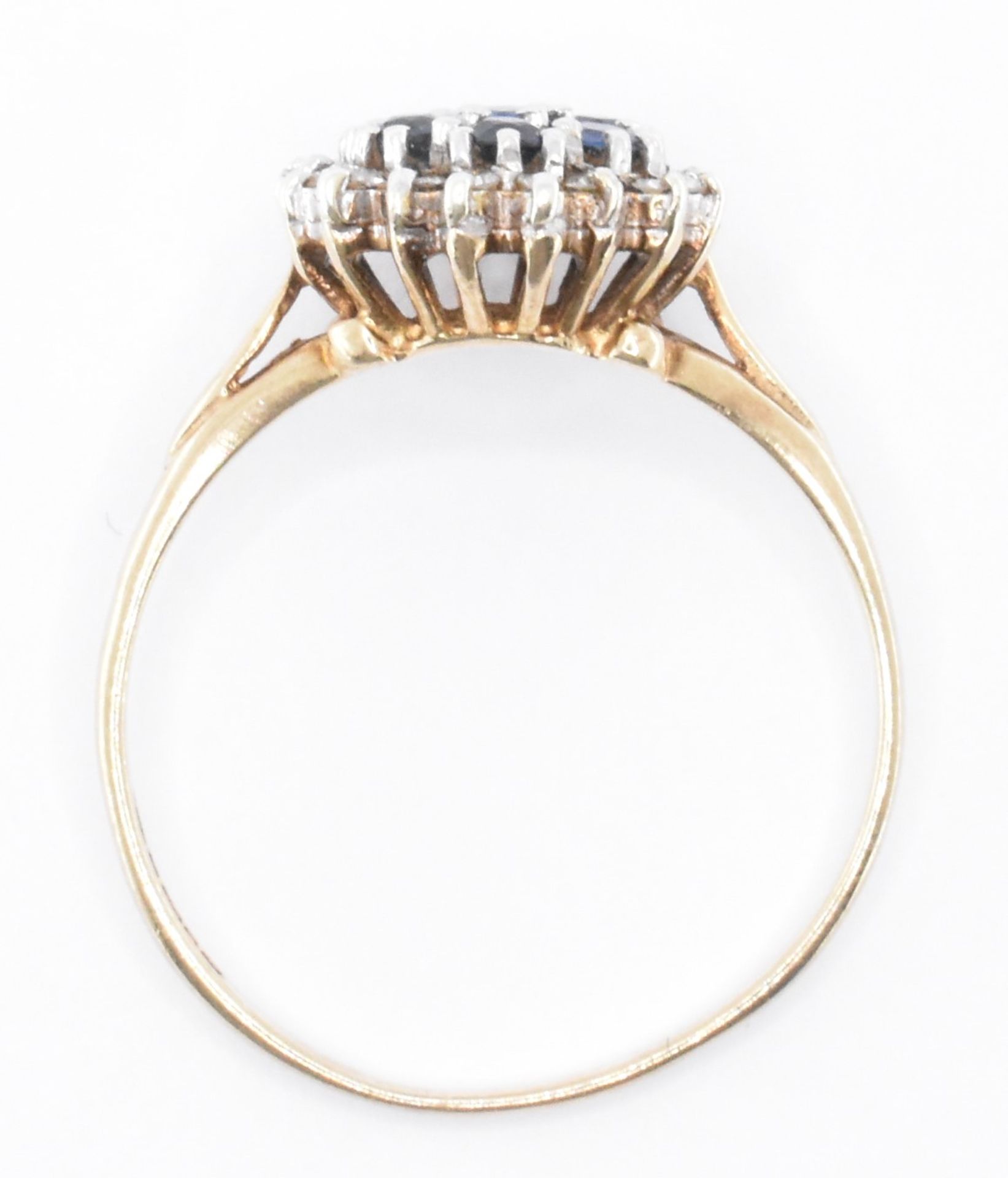 HALLMARKED DIAMOND & SAPPHIRE CLUSTER RING - Image 5 of 6